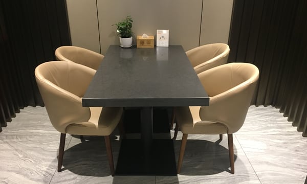 Easy-boarding Lounge