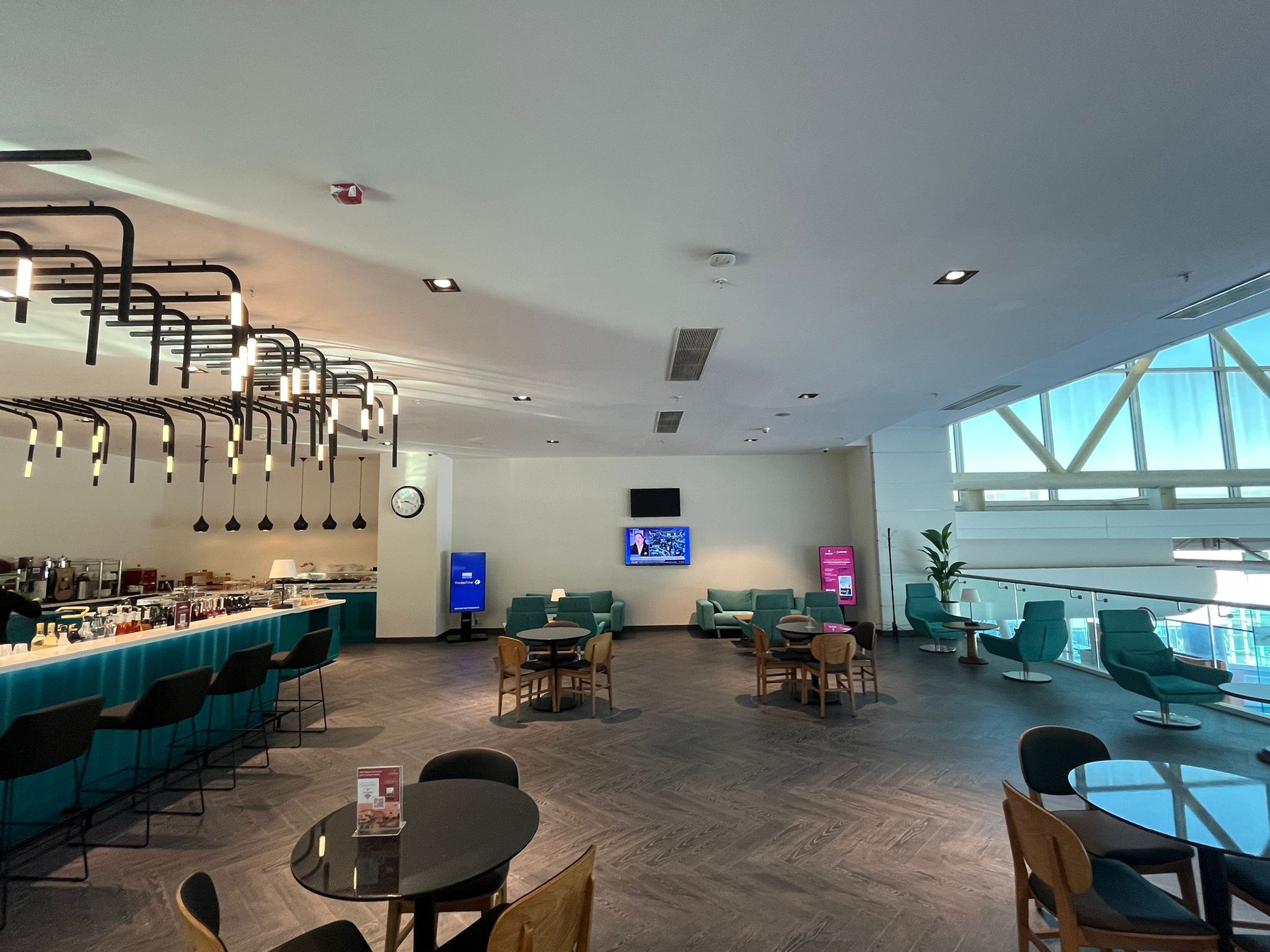 #1 of 2 images of Primeclass Lounge