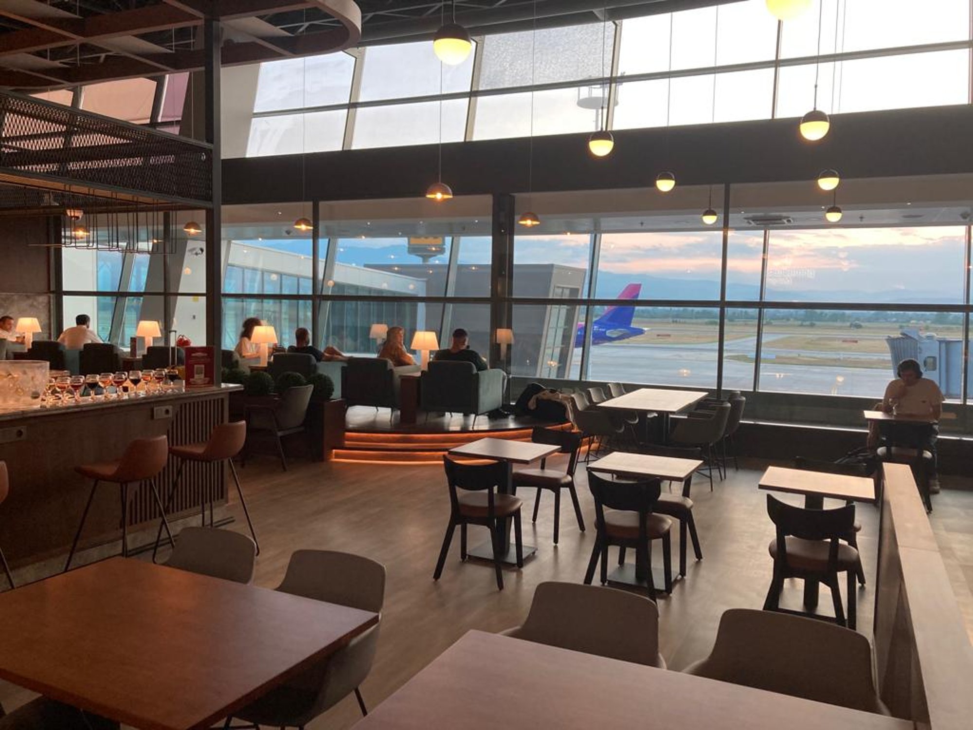 #3 of 5 images of Primeclass Business Lounge