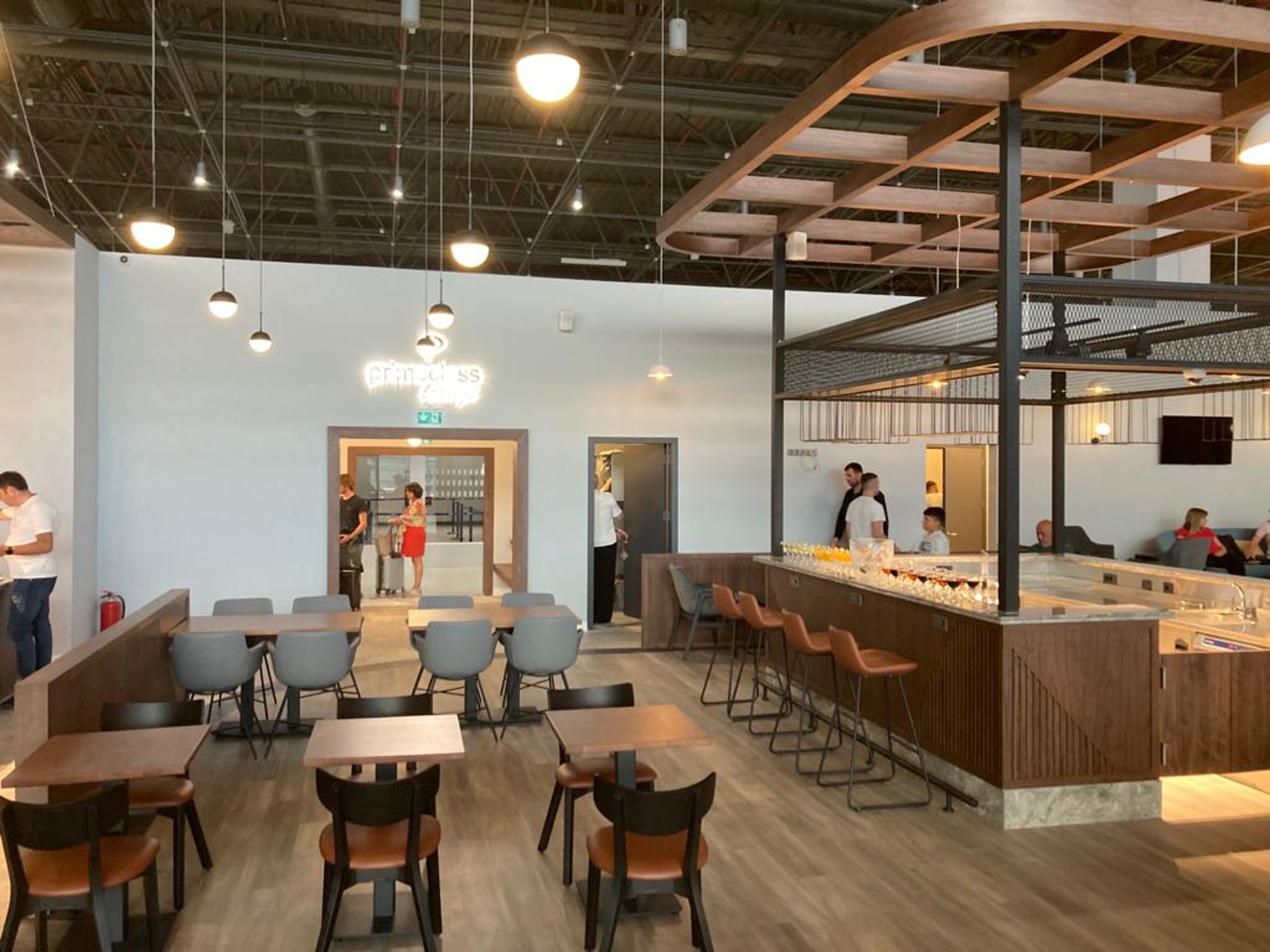 #4 of 5 images of Primeclass Business Lounge