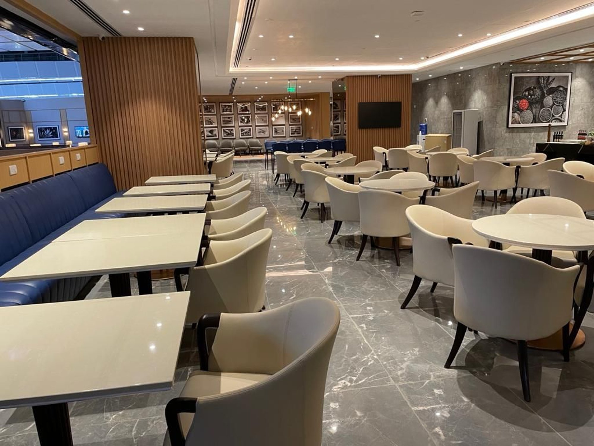 #1 of 5 images of Encalm Lounge