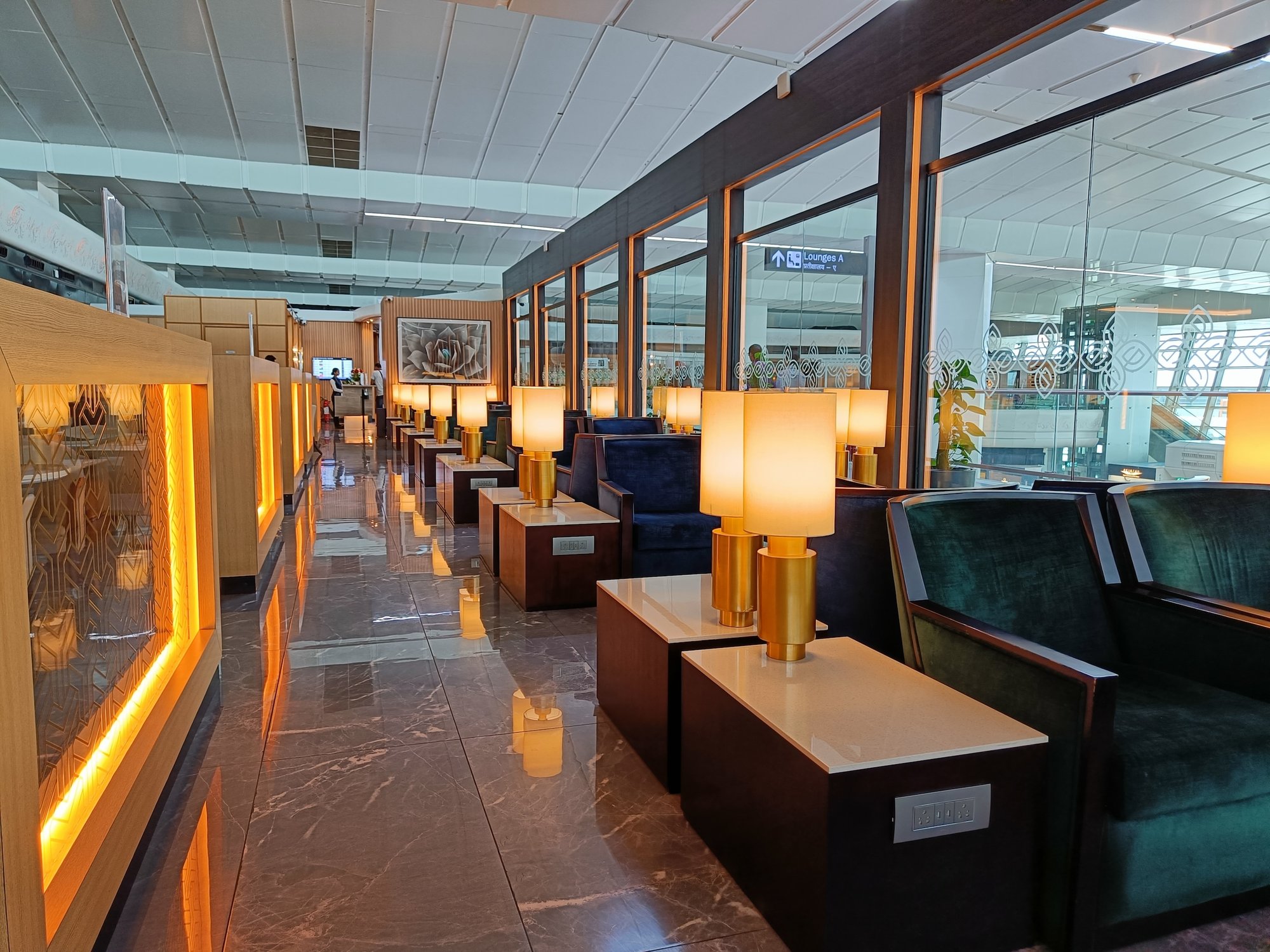 #4 of 5 images of Encalm Lounge