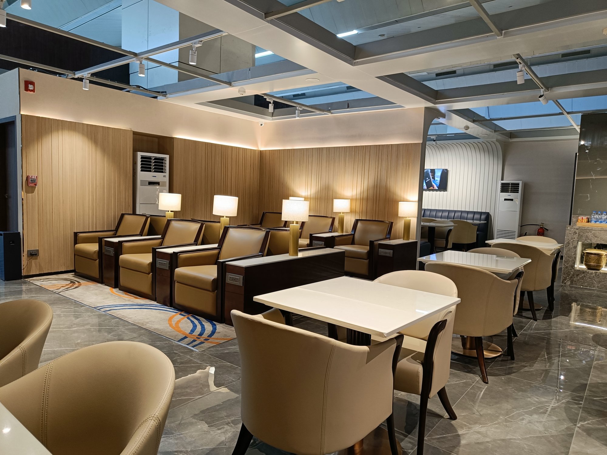 #1 of 5 images of Encalm Lounge