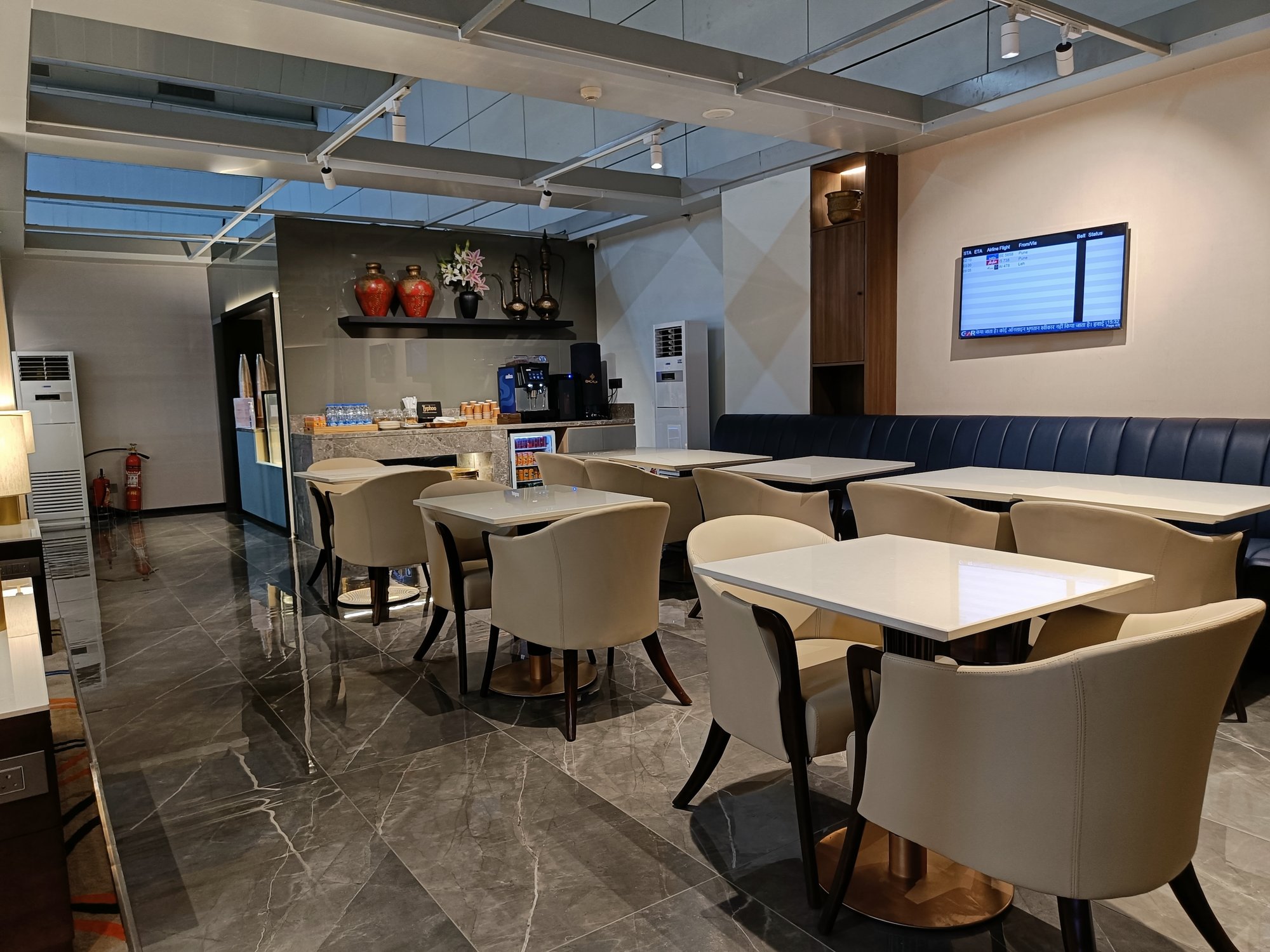 #5 of 5 images of Encalm Lounge