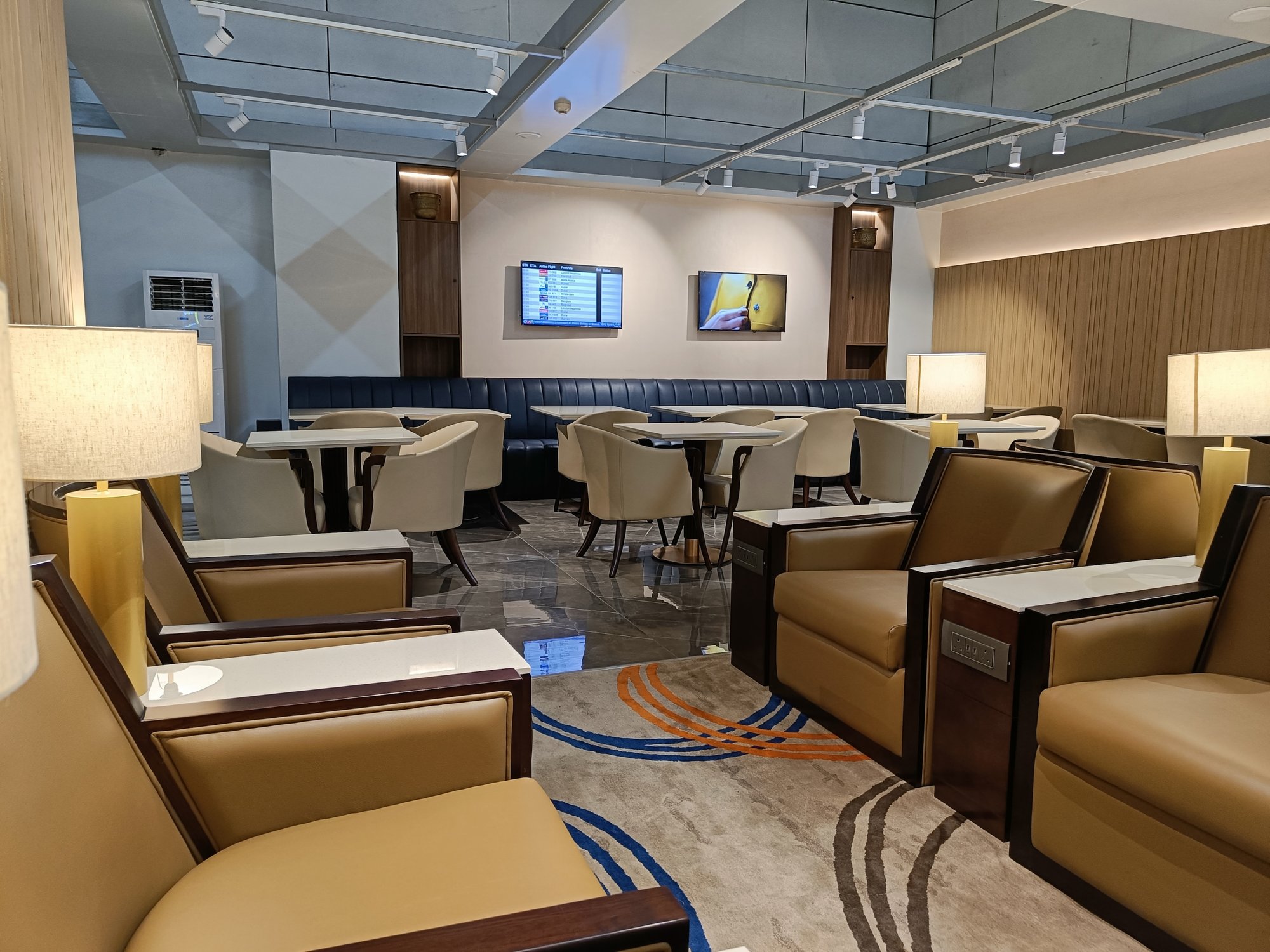 #2 of 5 images of Encalm Lounge