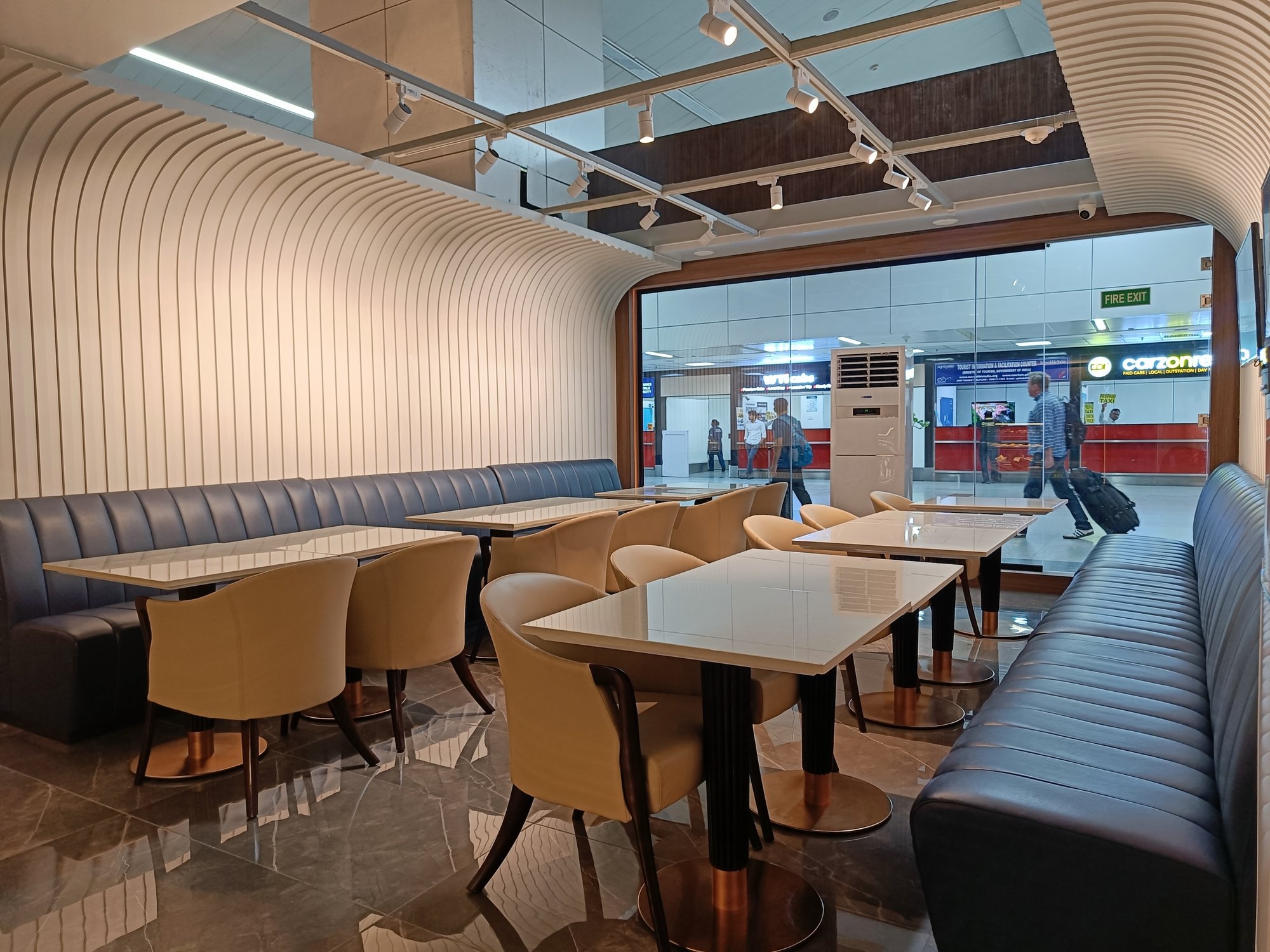 #4 of 5 images of Encalm Lounge