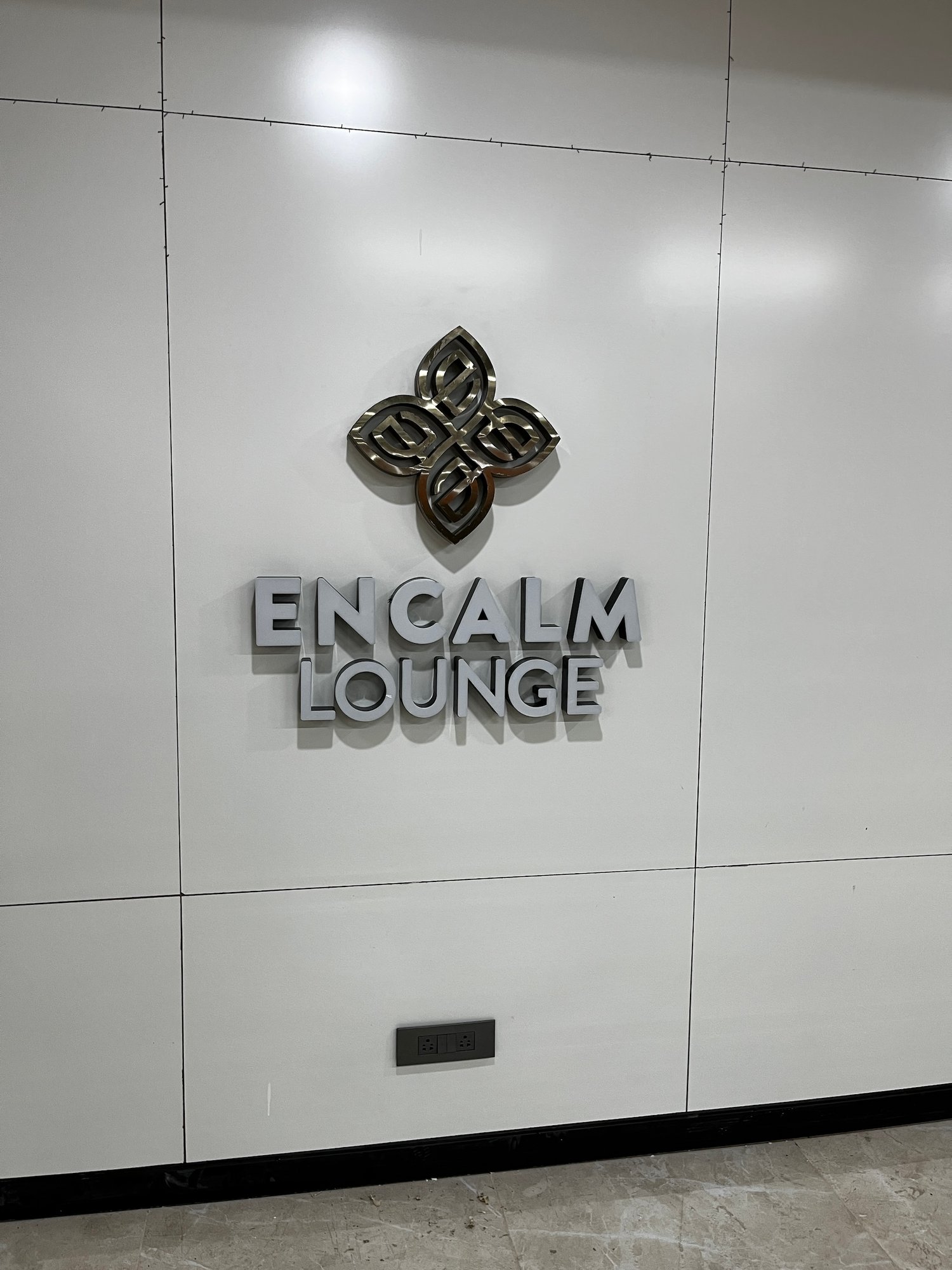 #2 of 5 images of Encalm Lounge
