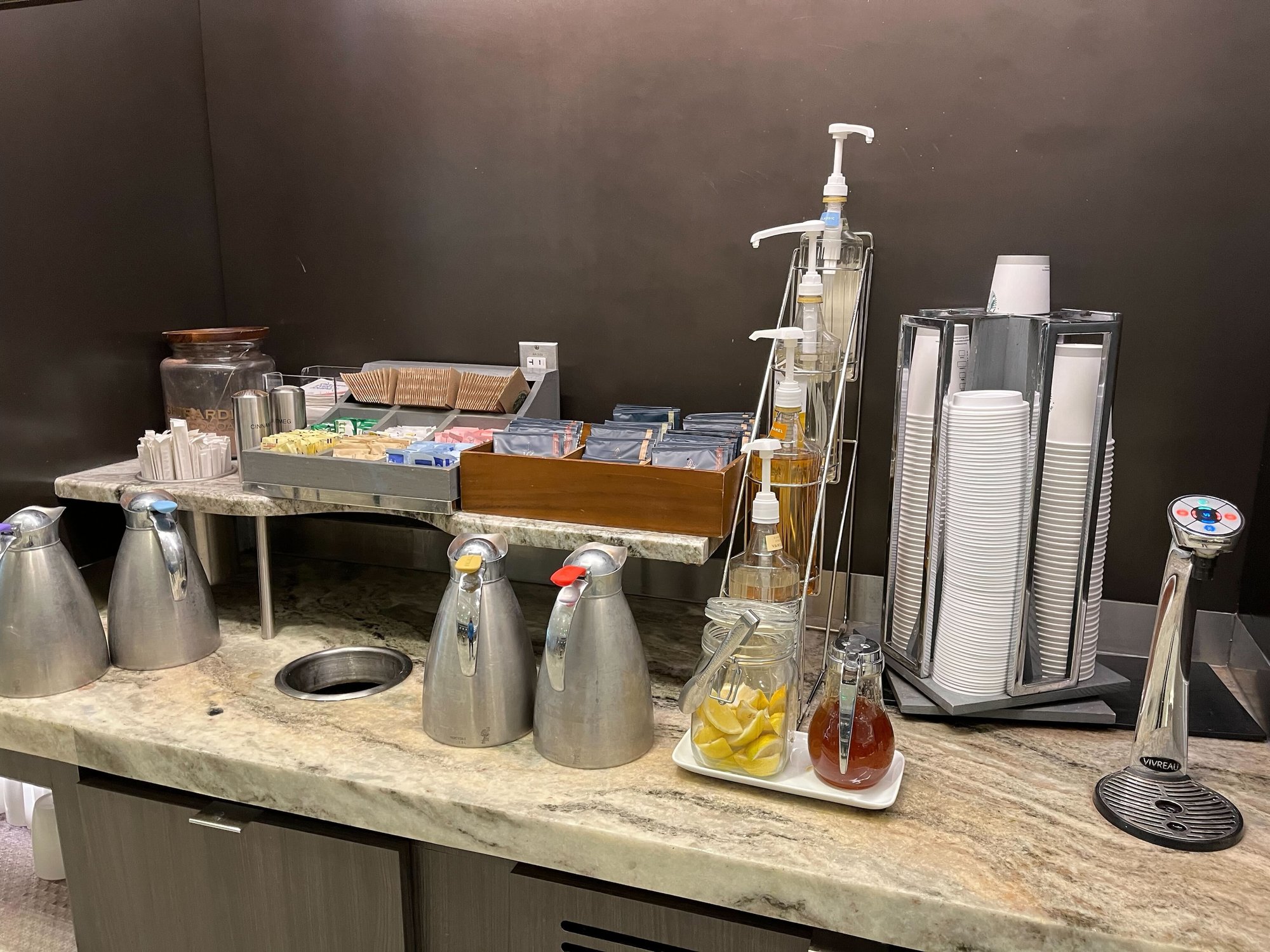 #5 of 5 images of Delta Sky Club