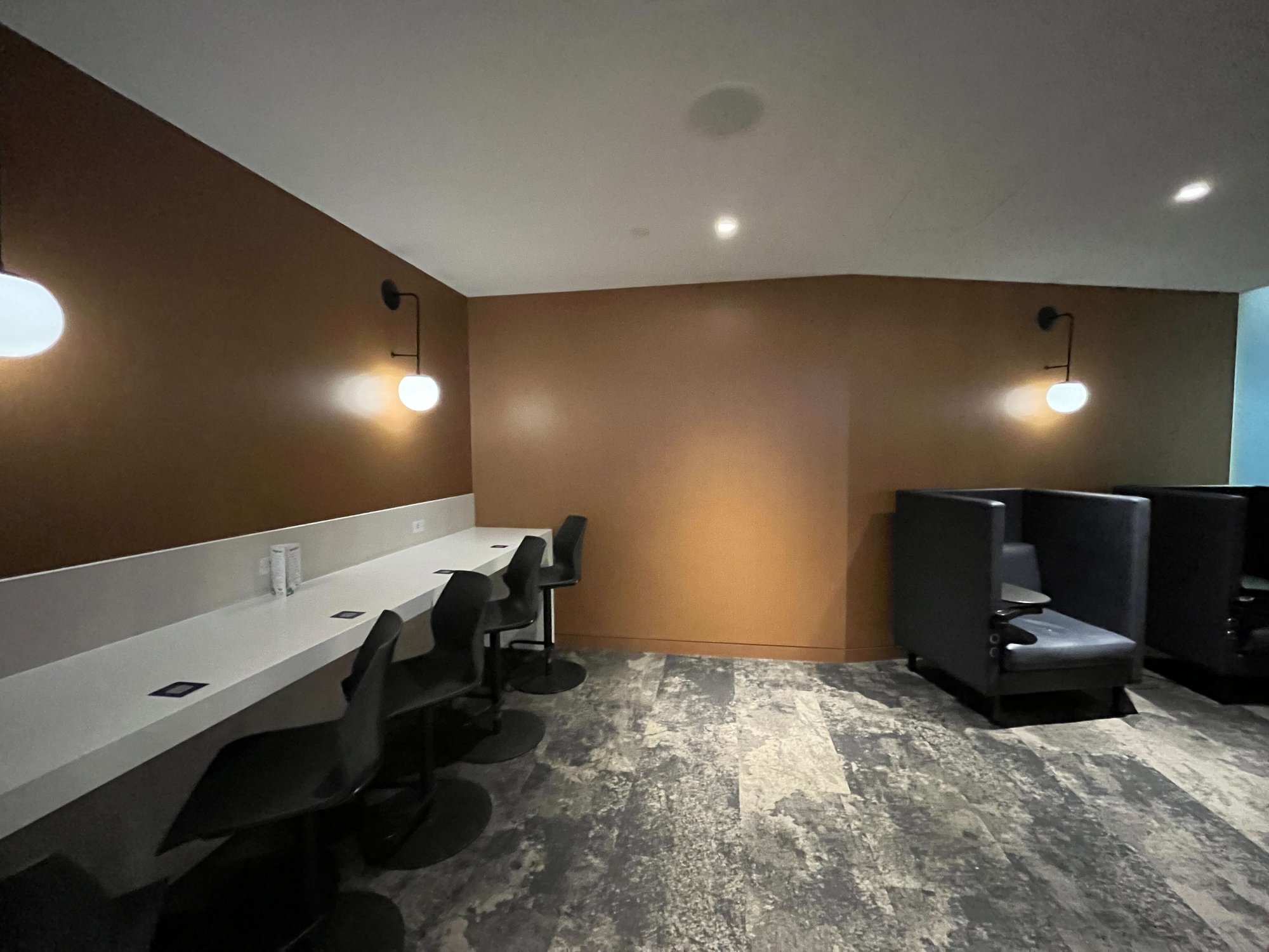 #4 of 5 images of WestJet Elevation Lounge