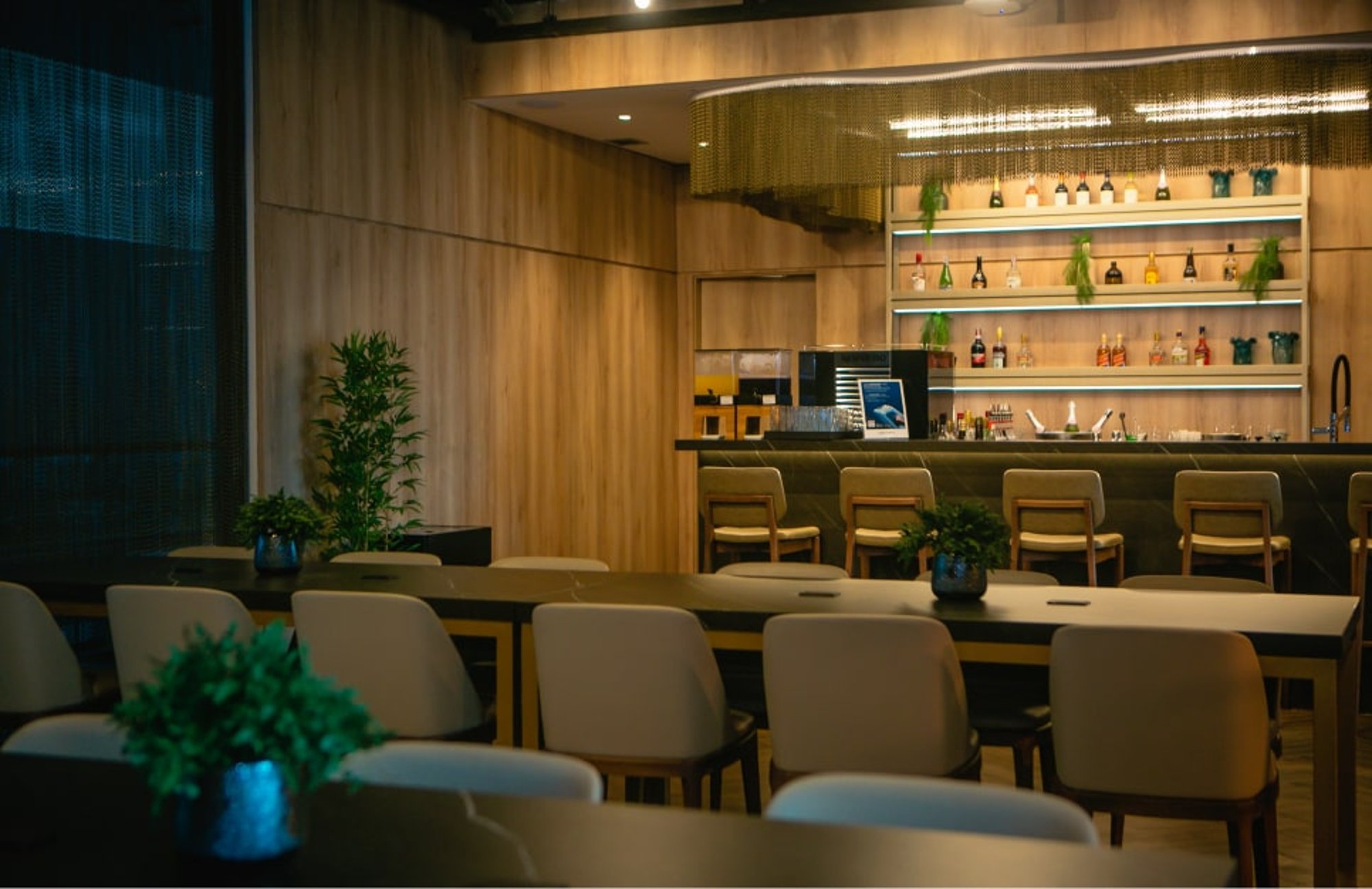 #1 of 1 images of W Premium Lounge - The Pier