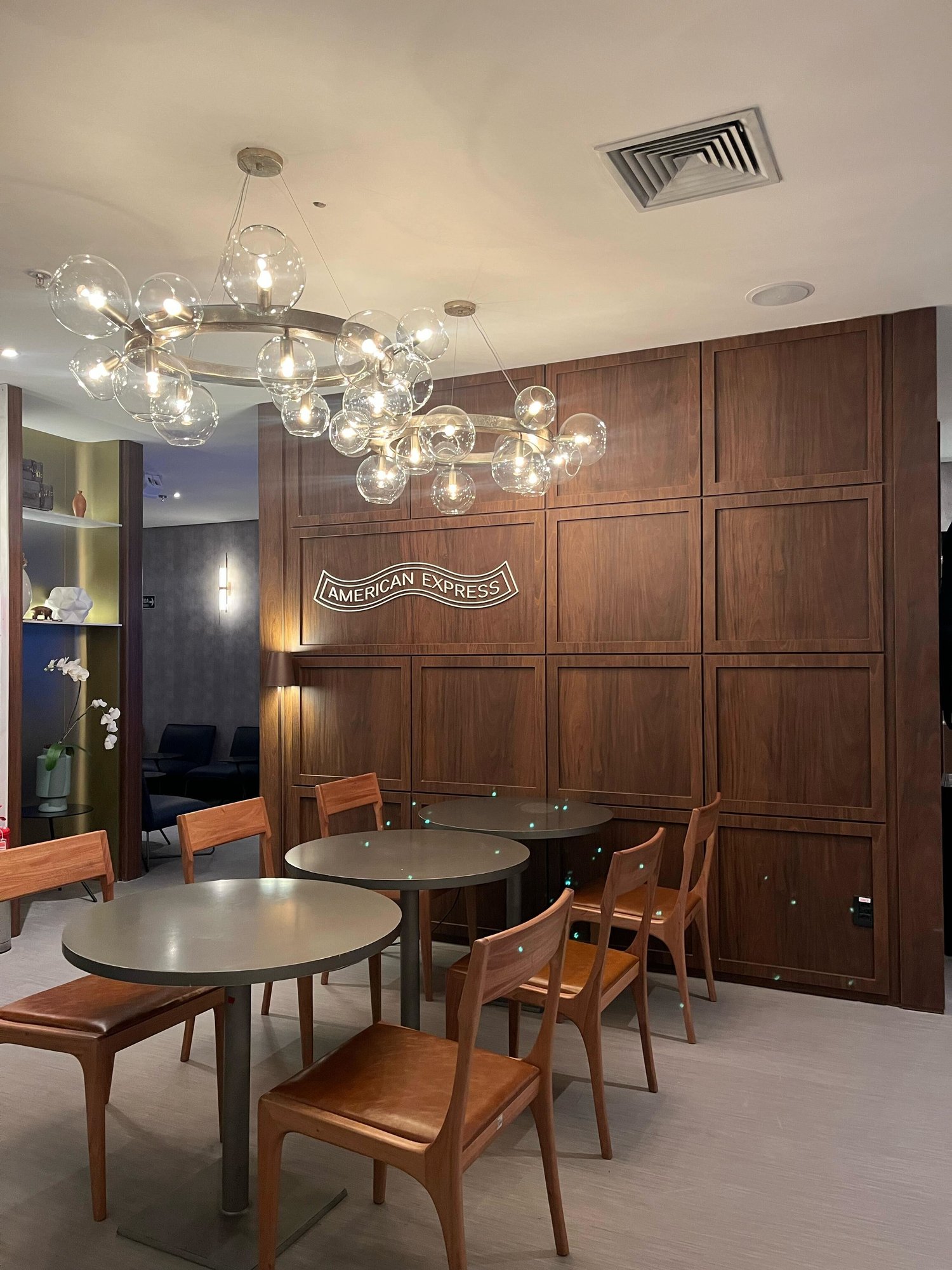 #1 of 5 images of W Premium Lounge 5th Avenue