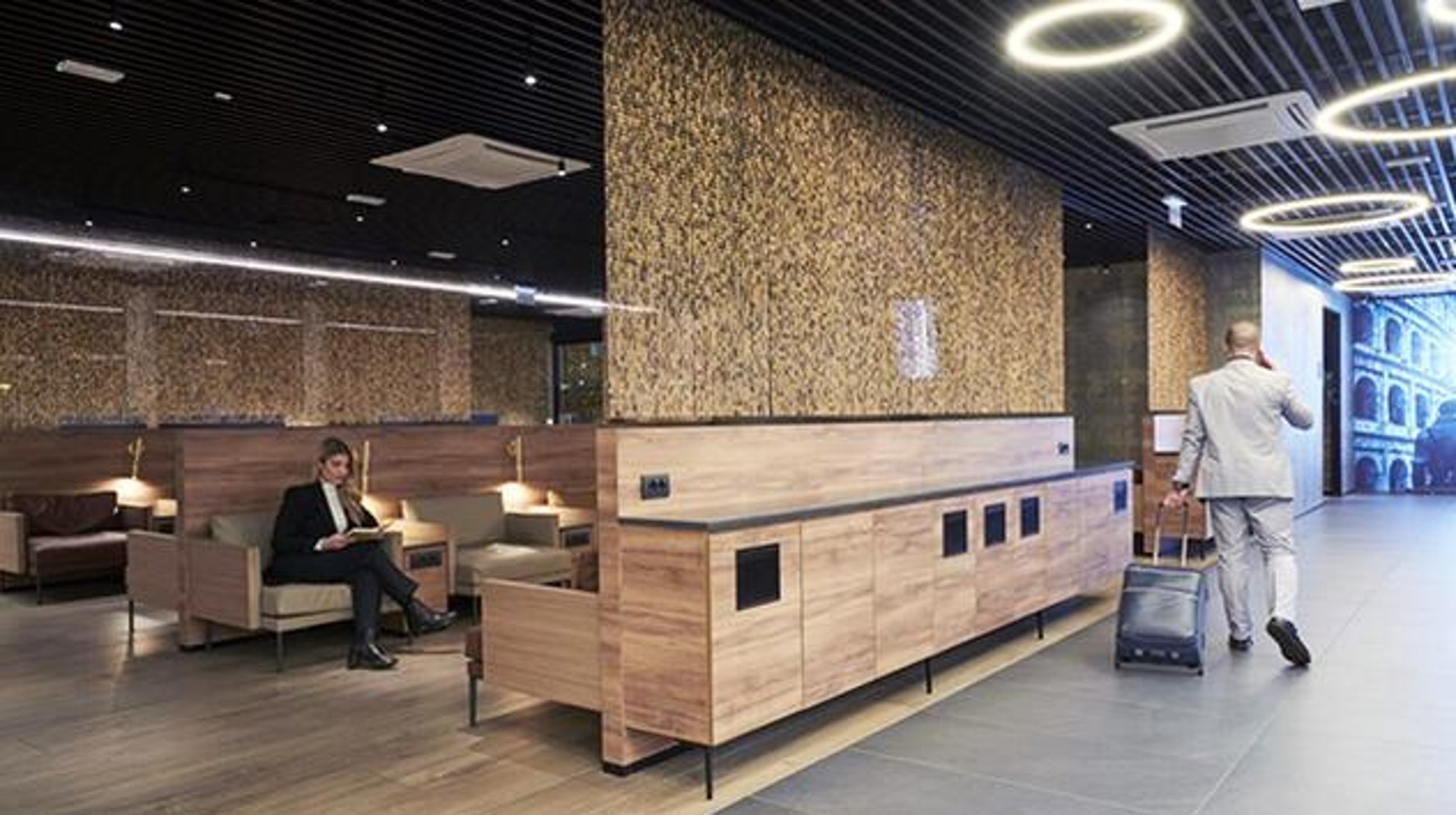 #1 of 5 images of Prima Vista Lounge - Portus