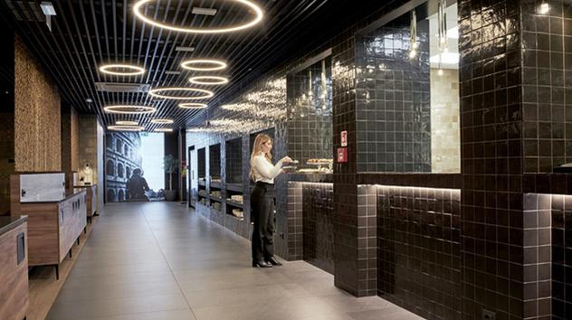 #2 of 5 images of Prima Vista Lounge - Portus