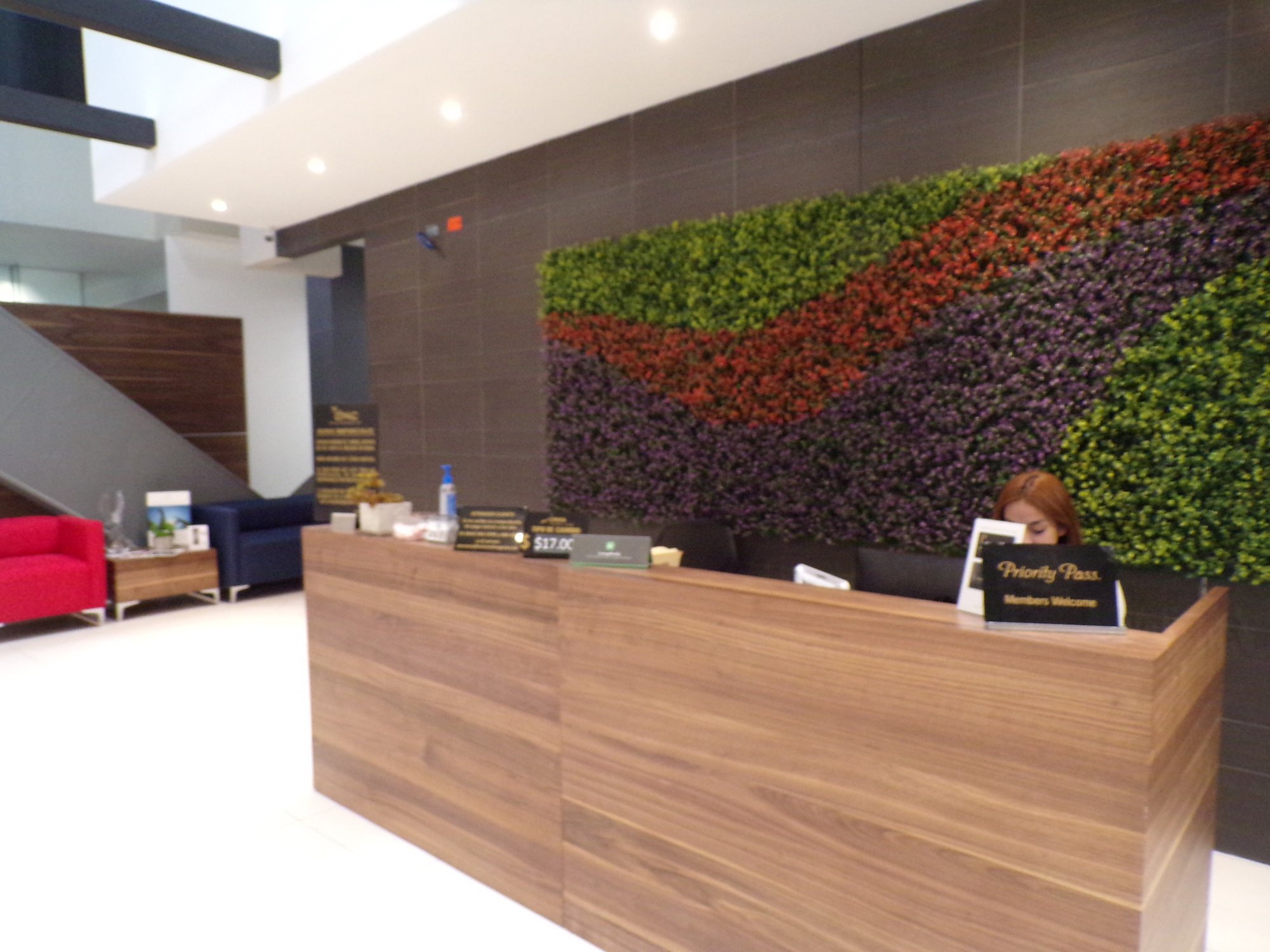 #4 of 5 images of OMA Premium Lounge