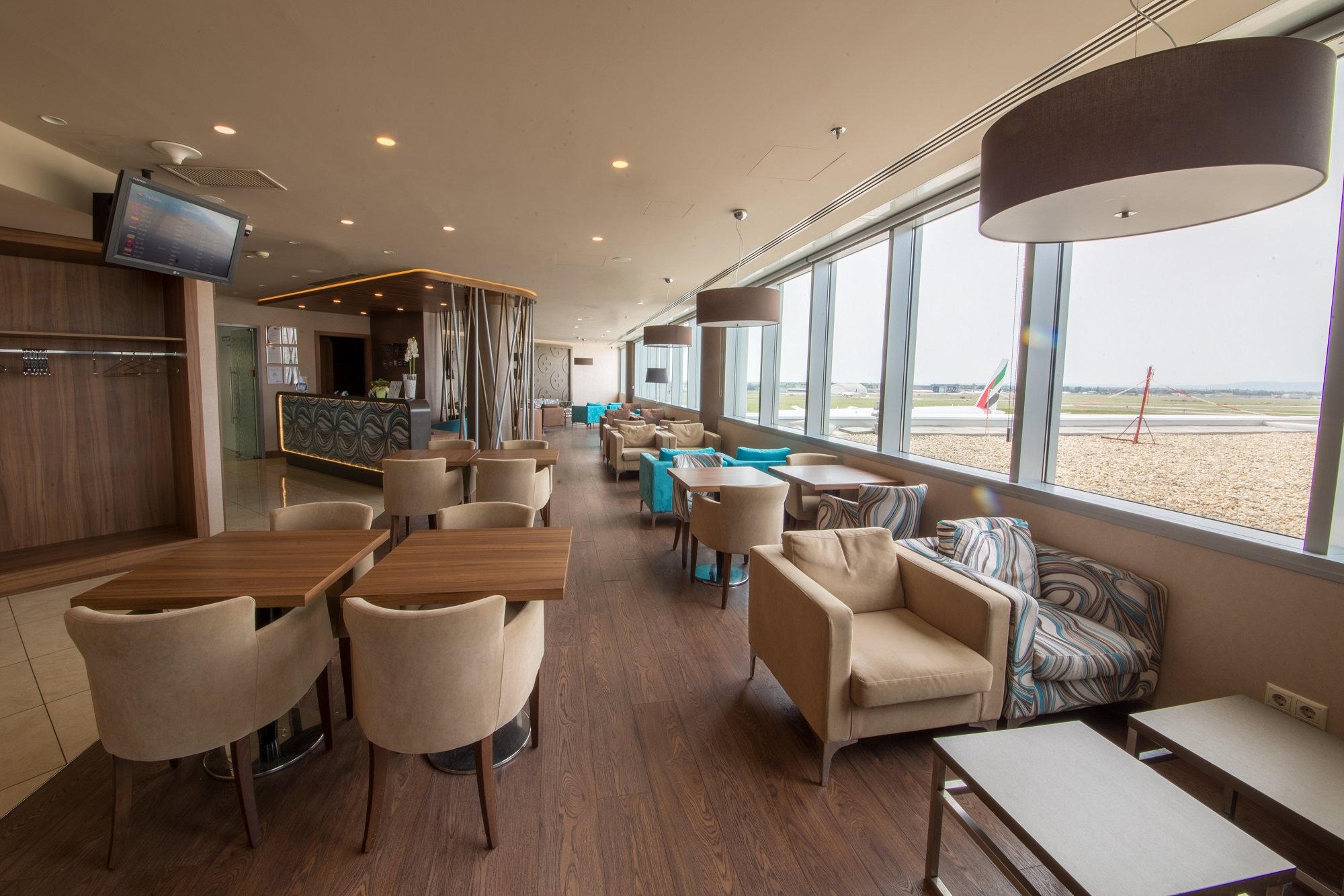 #4 of 5 images of Platinum Lounge