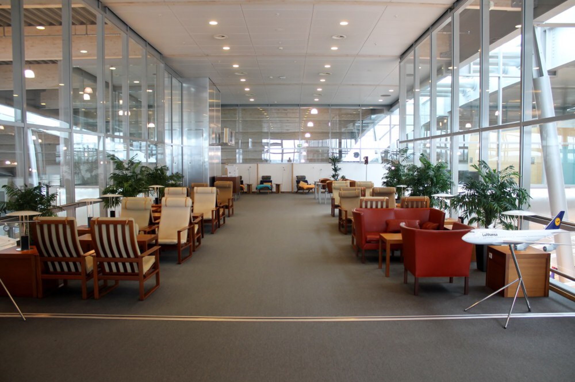 #4 of 5 images of King Amlet Lounge