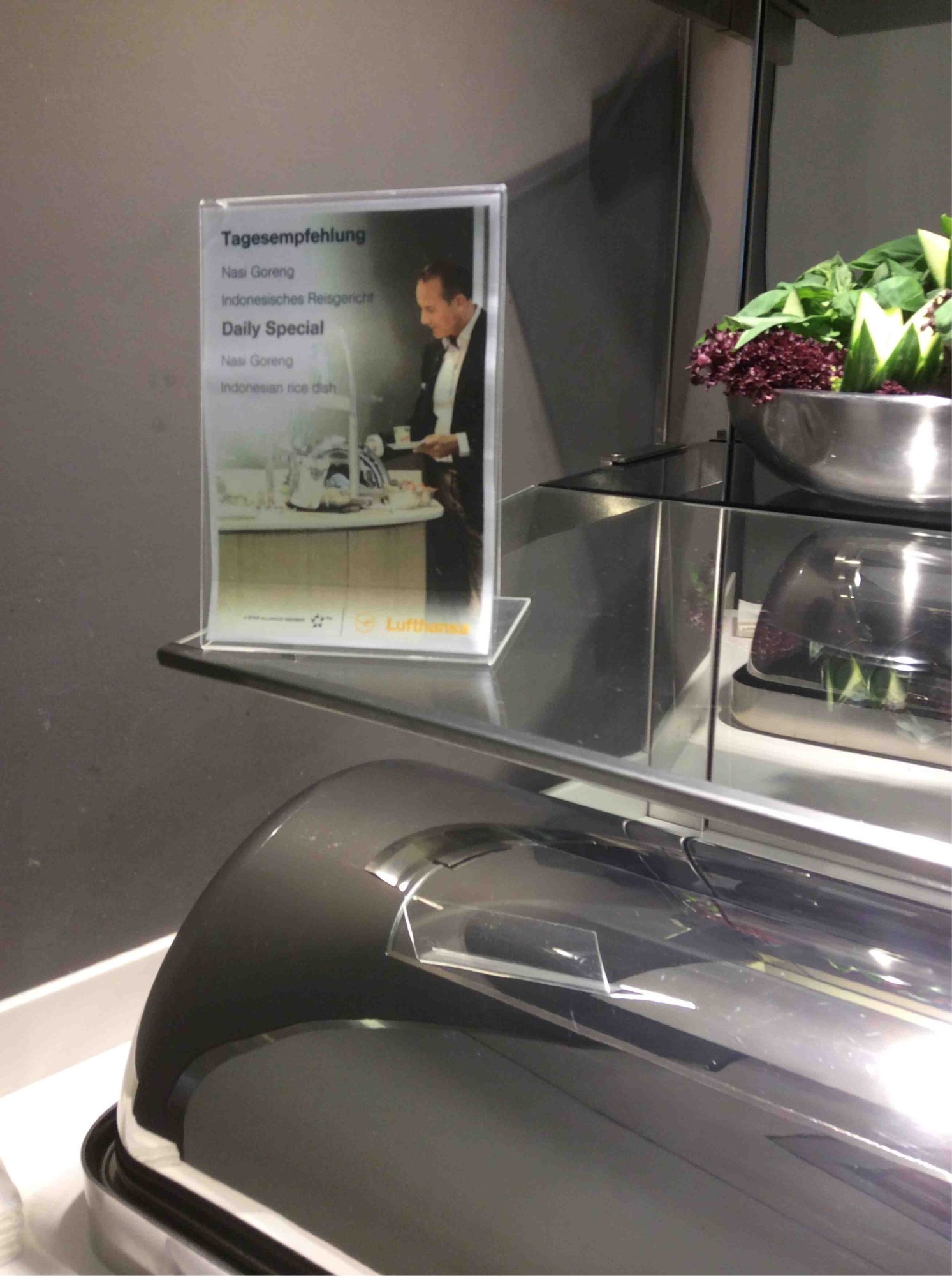 #3 of 5 images of Lufthansa Senator Lounge (Non-Schengen)