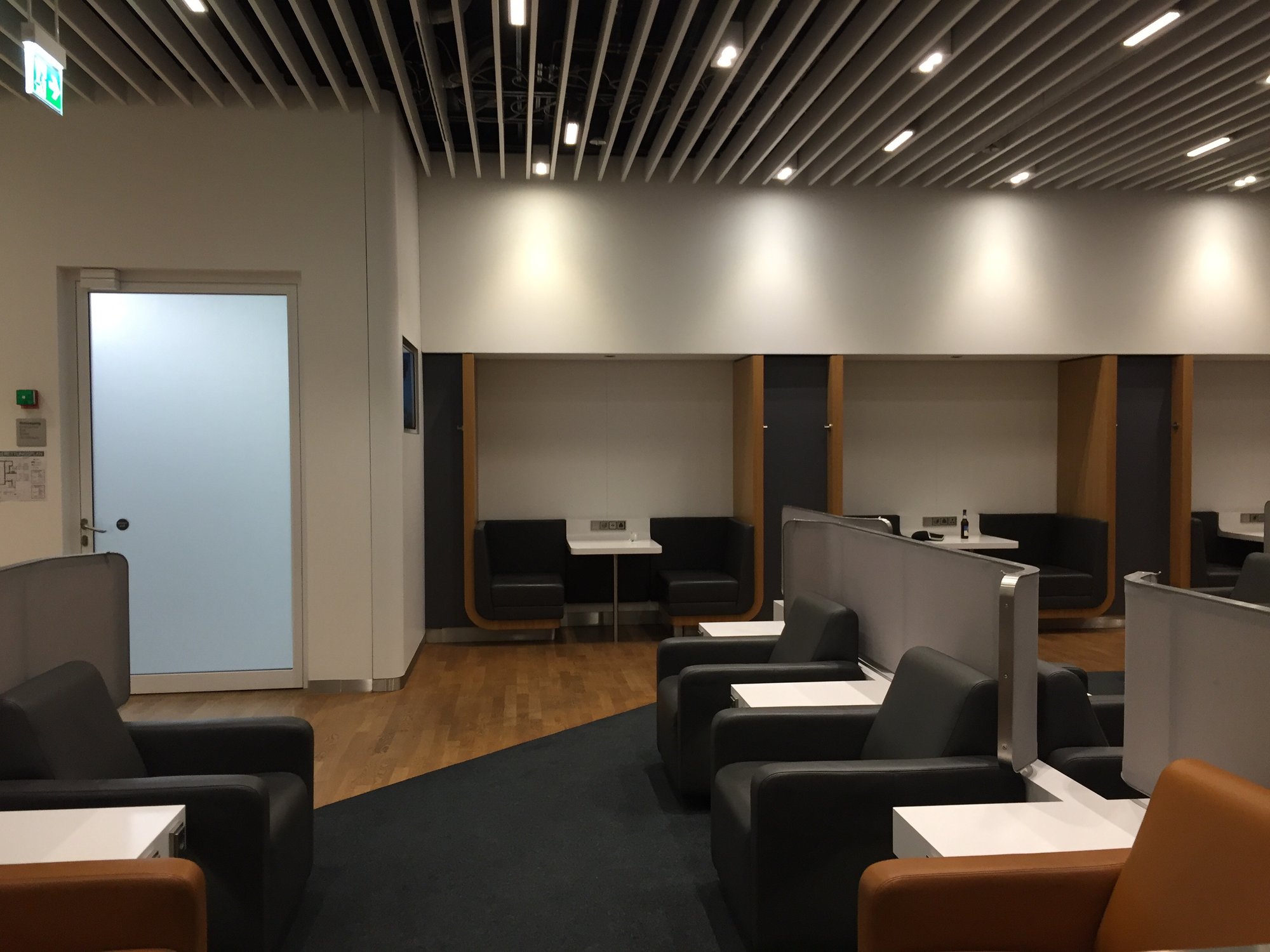 #4 of 5 images of Lufthansa Business Lounge (Non-Schengen) (Temporarily Closed)