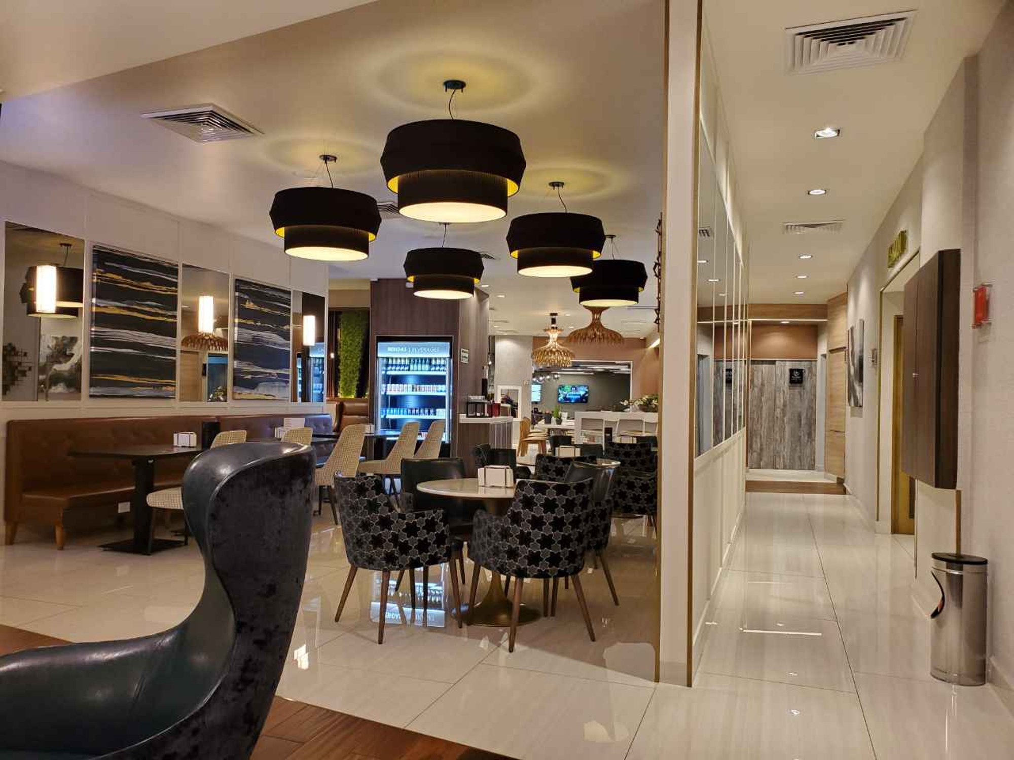 #4 of 5 images of Mera Business Lounge (National)