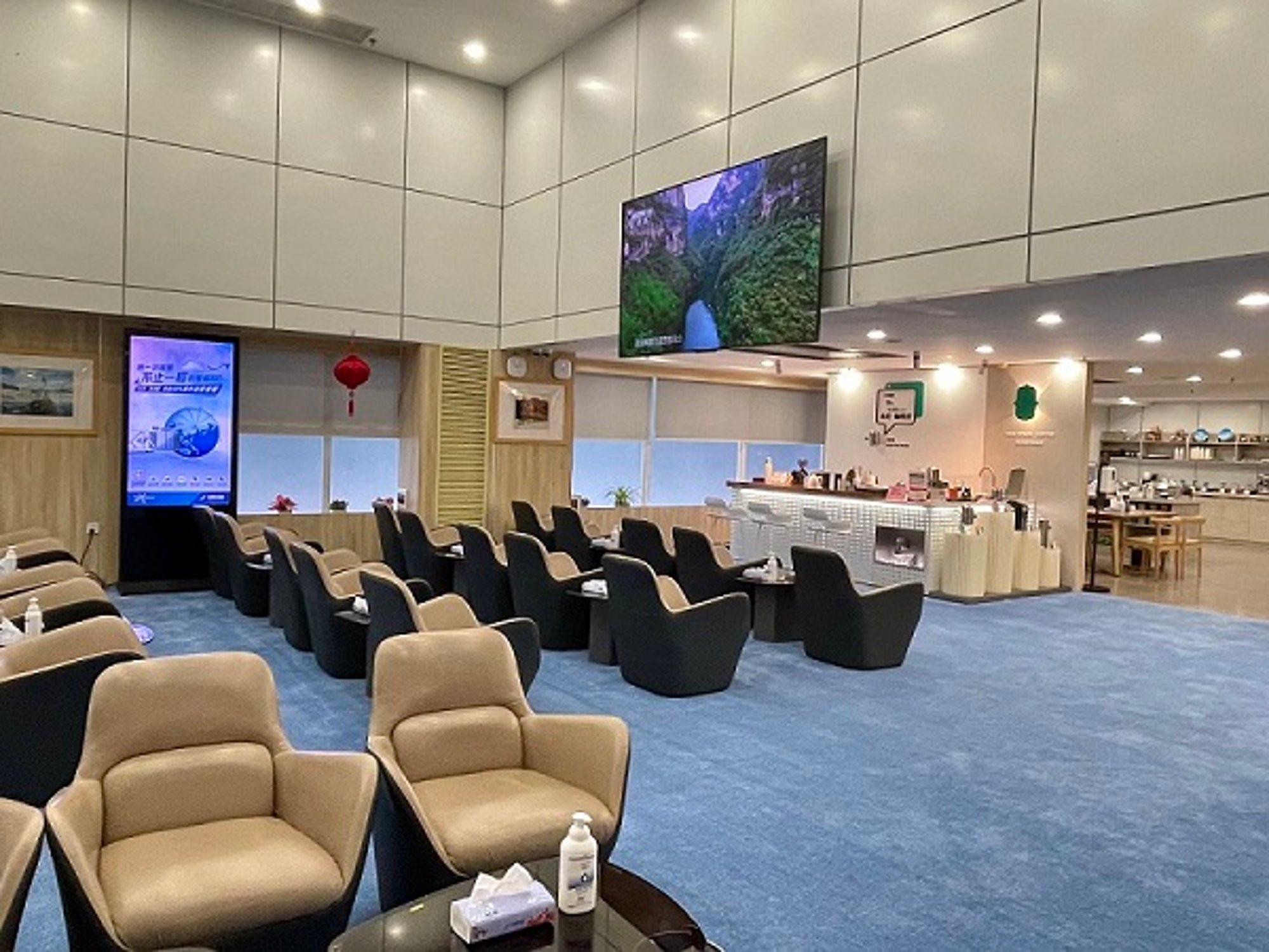 #1 of 2 images of China Southern First/Business Class Gold/Silver/Elite Plus Lounge