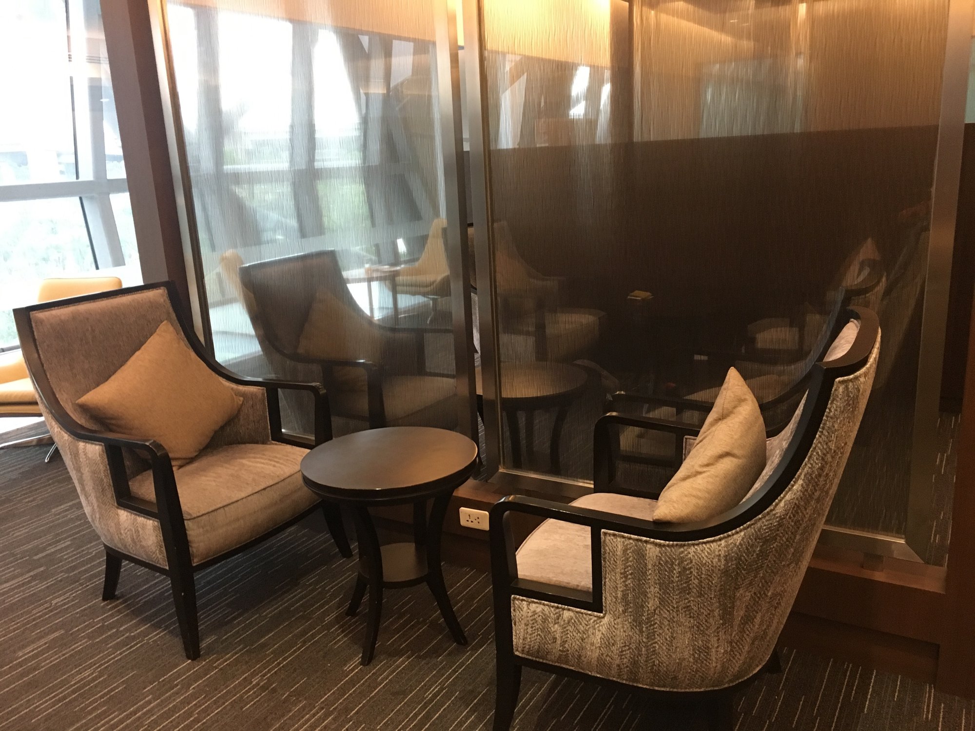 #2 of 5 images of Miracle First and Business Class Lounge (A)