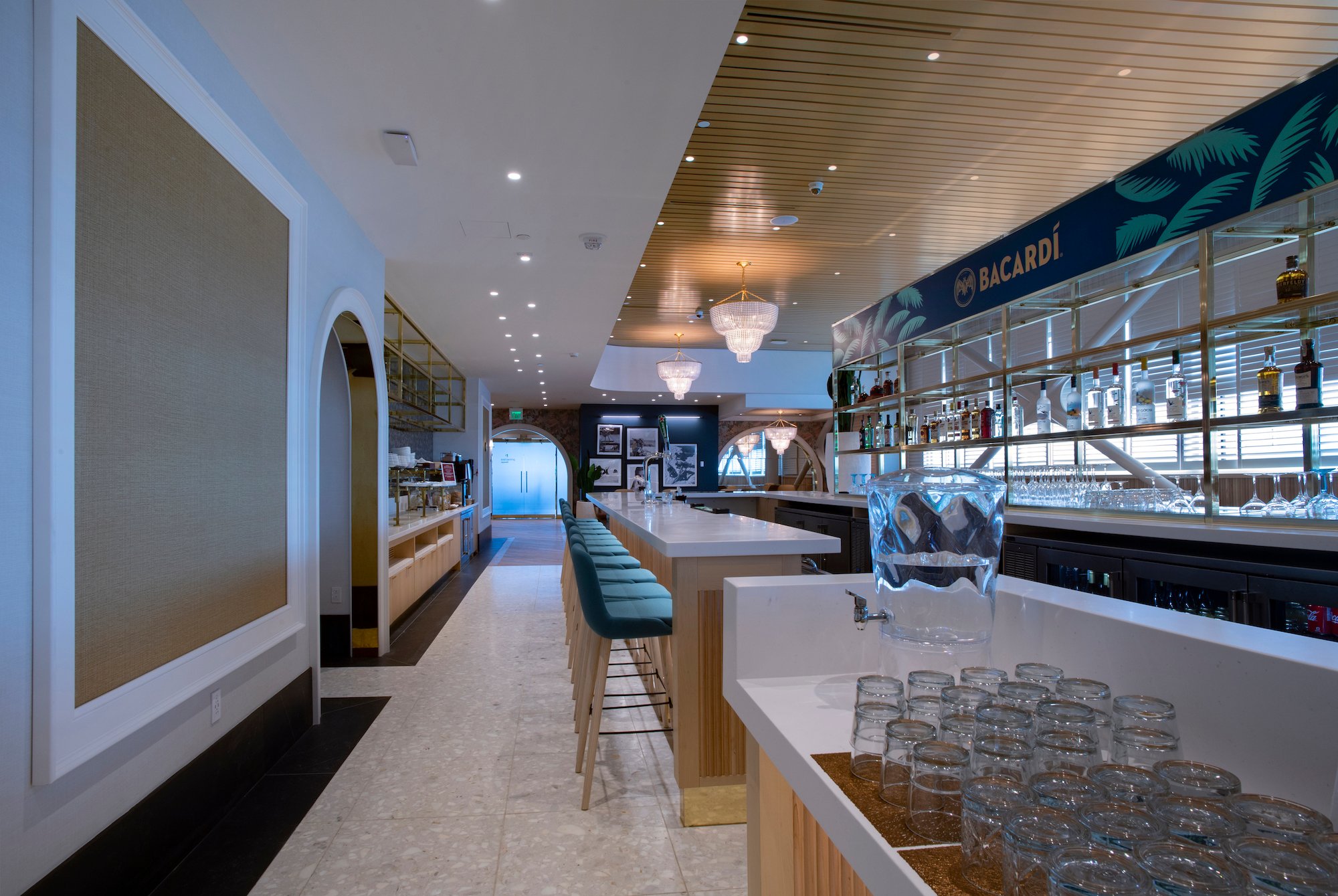 #2 of 5 images of Primeclass Lounge