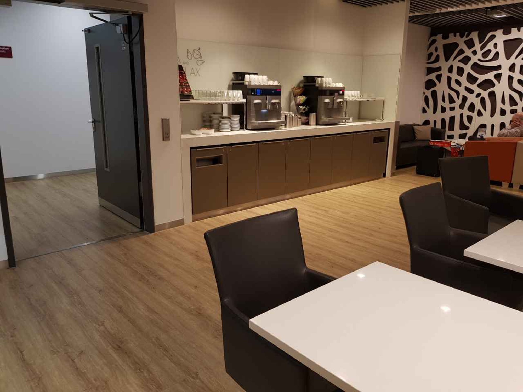 #2 of 5 images of Open Sky Lounge