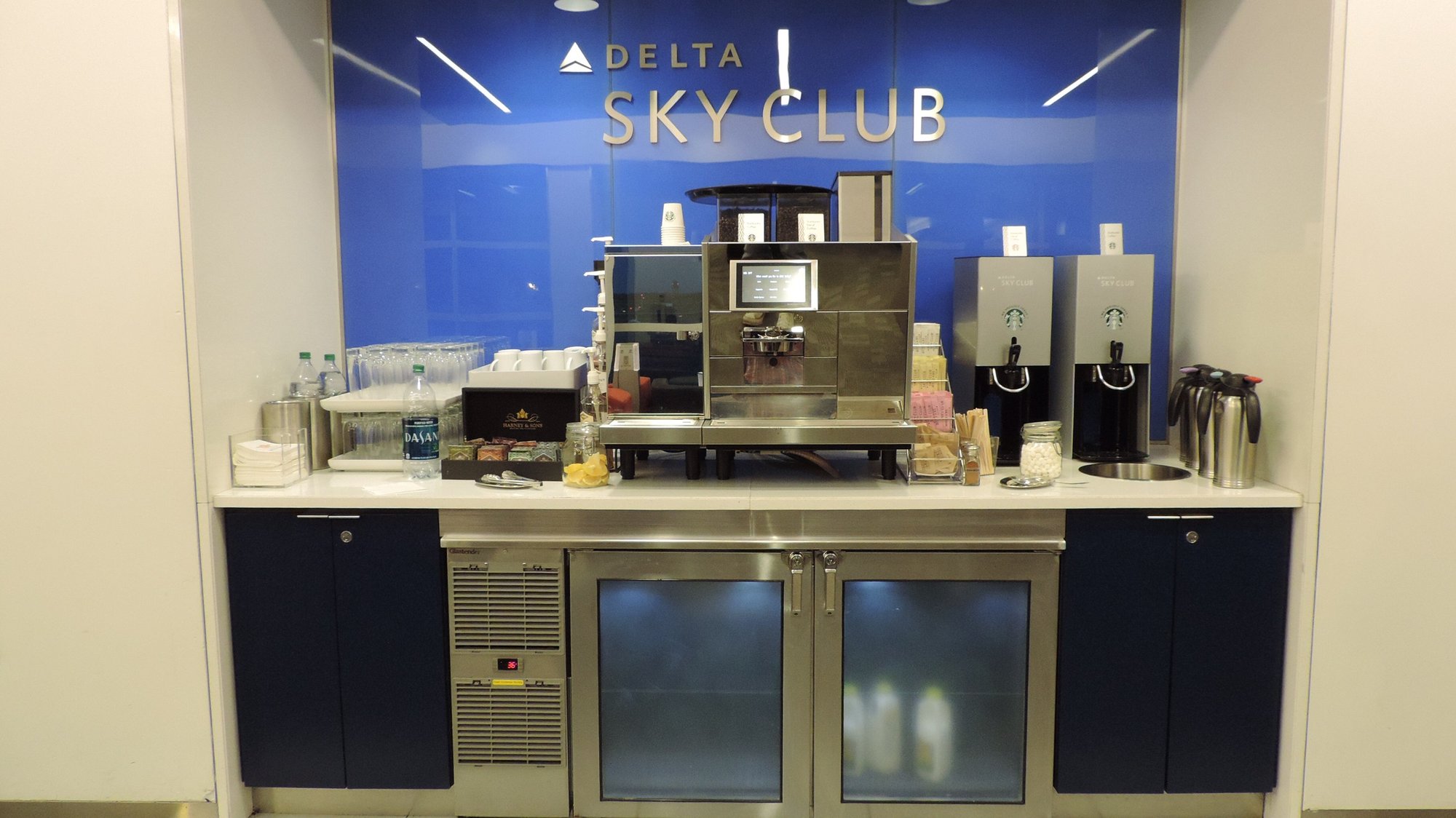 #4 of 5 images of Delta Sky Club