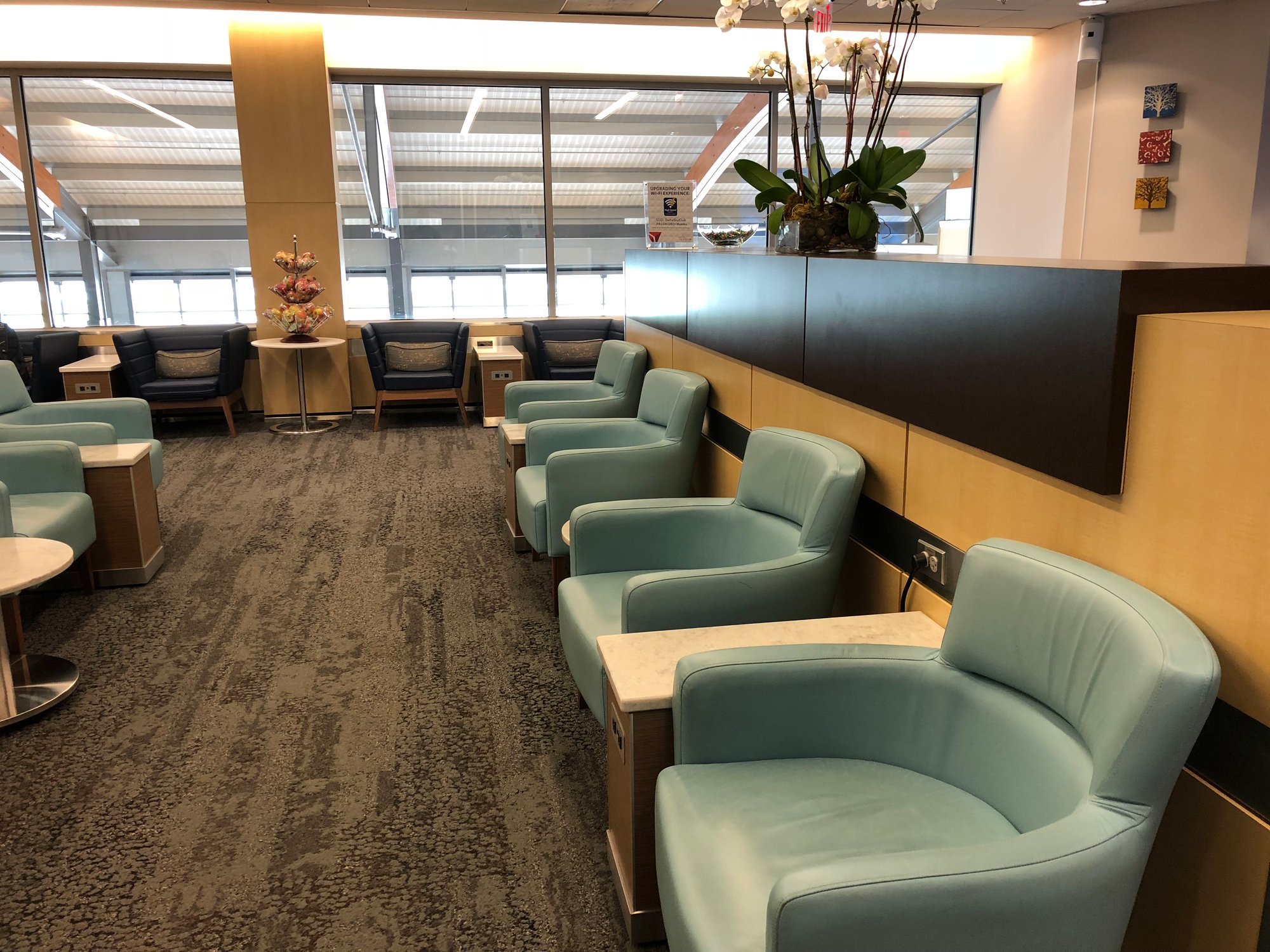#4 of 5 images of Delta Sky Club