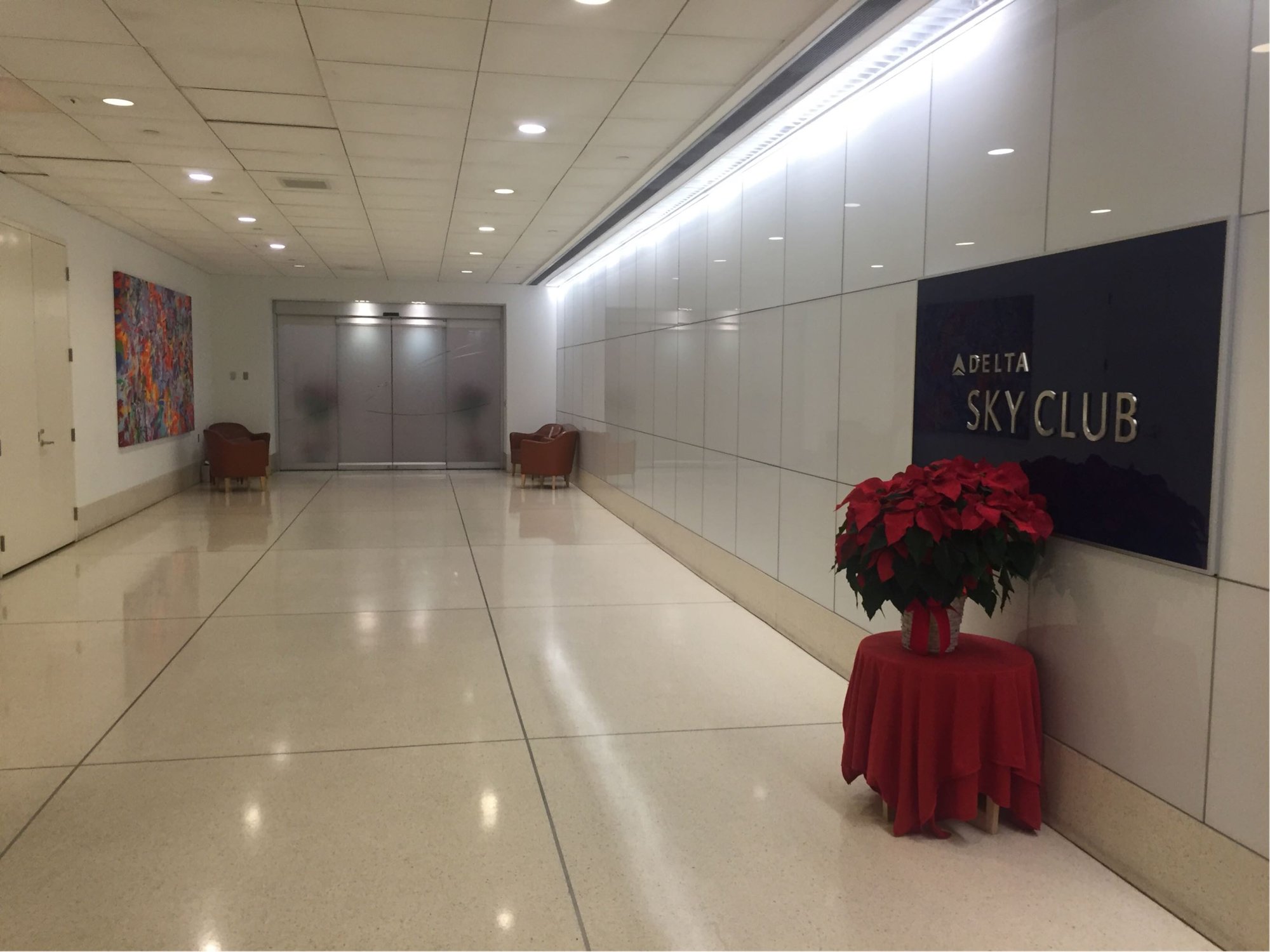 #2 of 5 images of Delta Sky Club (Gate A18)