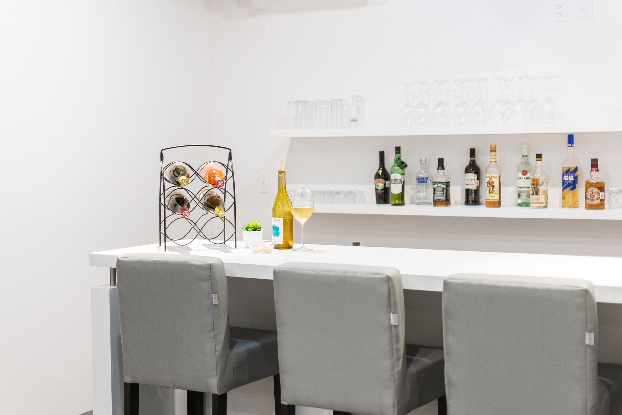 #3 of 5 images of OMA Premium Lounge