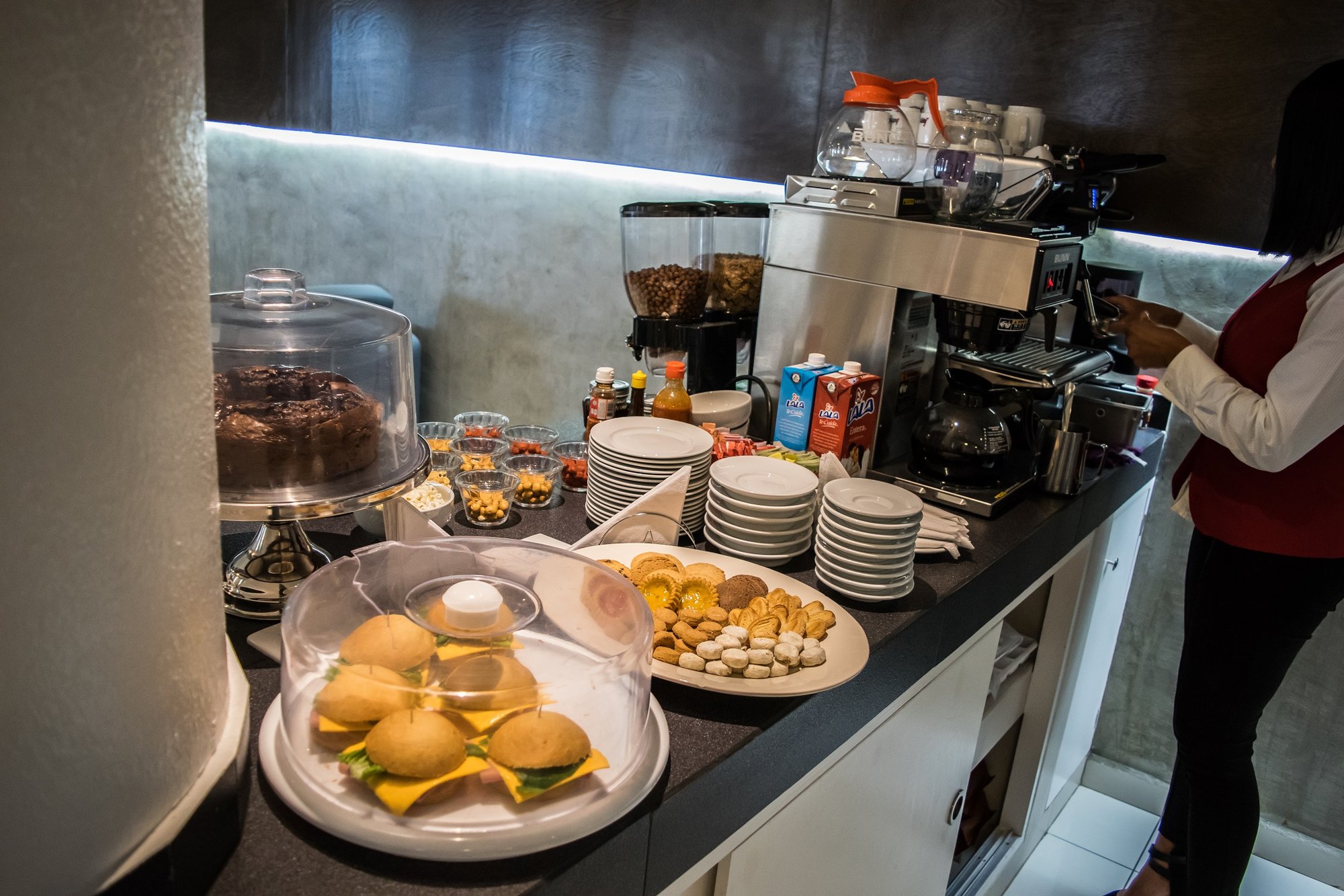 #3 of 4 images of OMA Premium Lounge