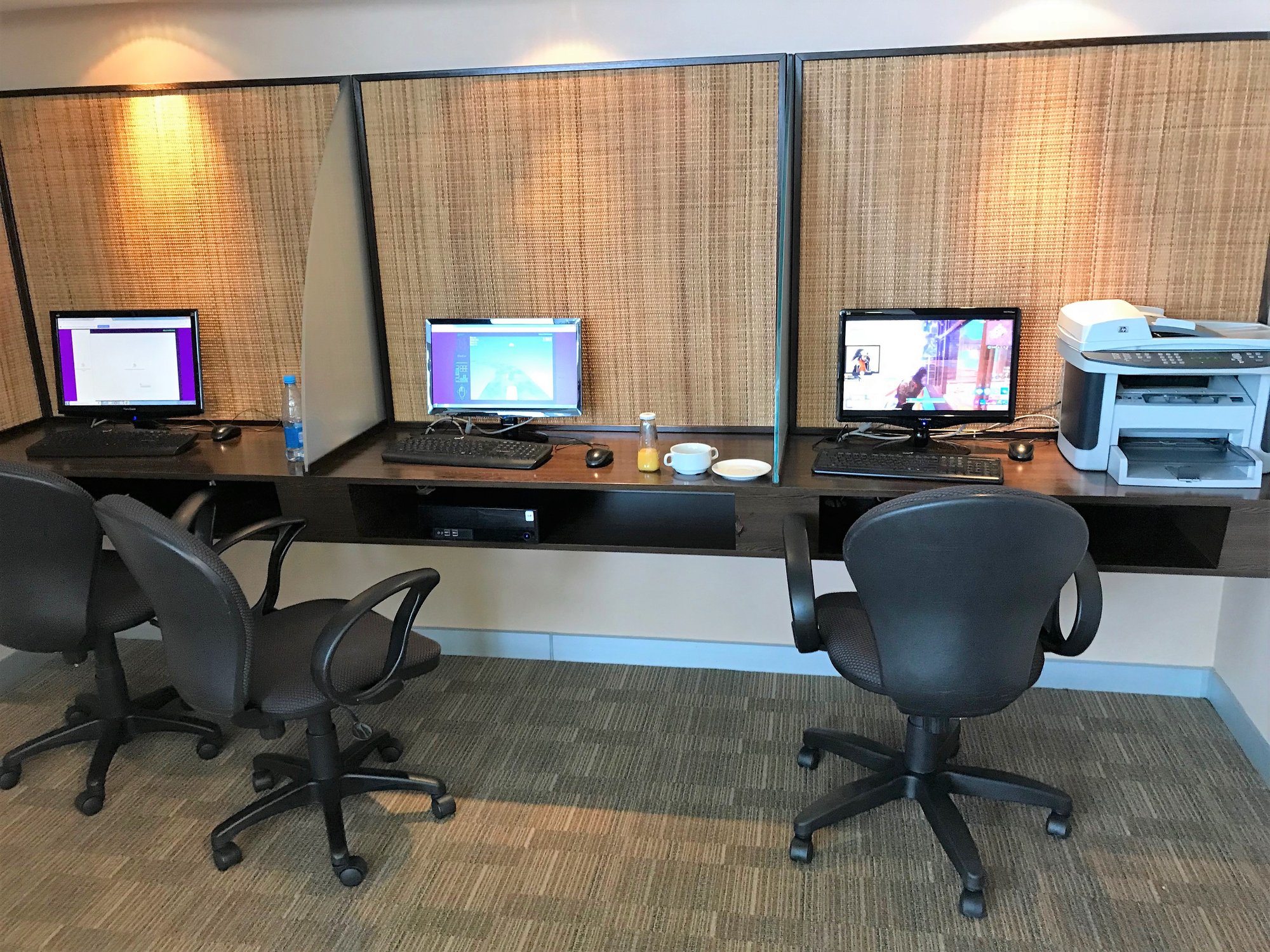 #2 of 5 images of Domestic Business Lounge