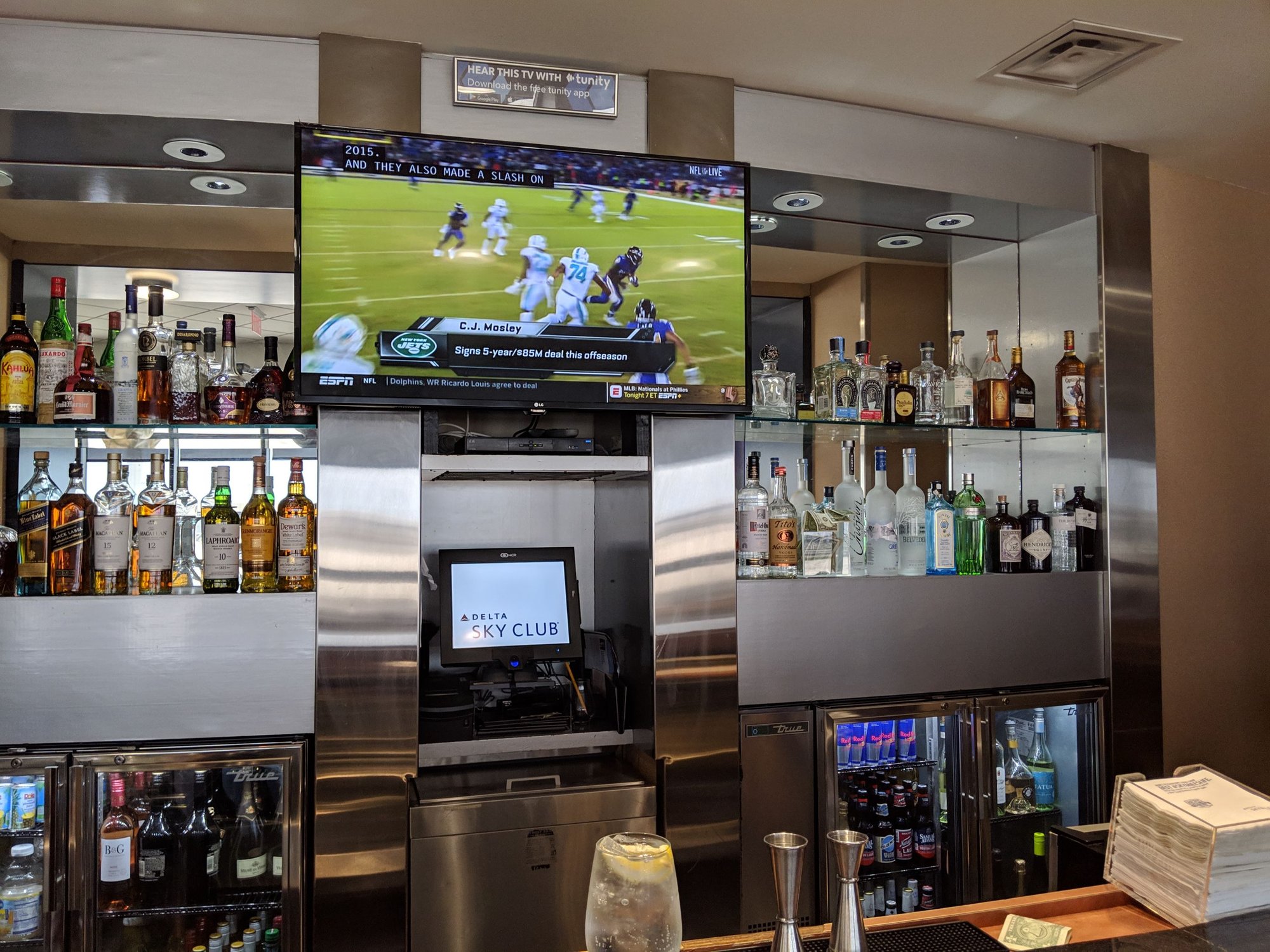 #4 of 5 images of Delta Sky Club