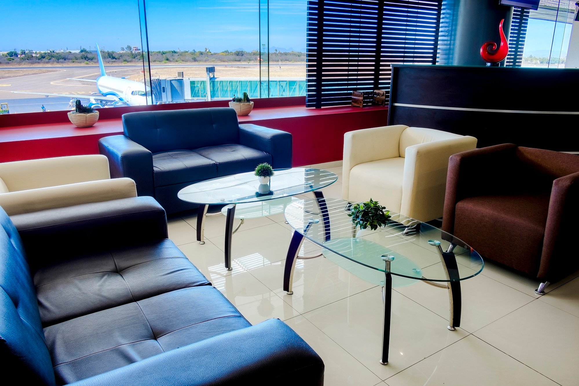 #4 of 5 images of OMA Premium Lounge