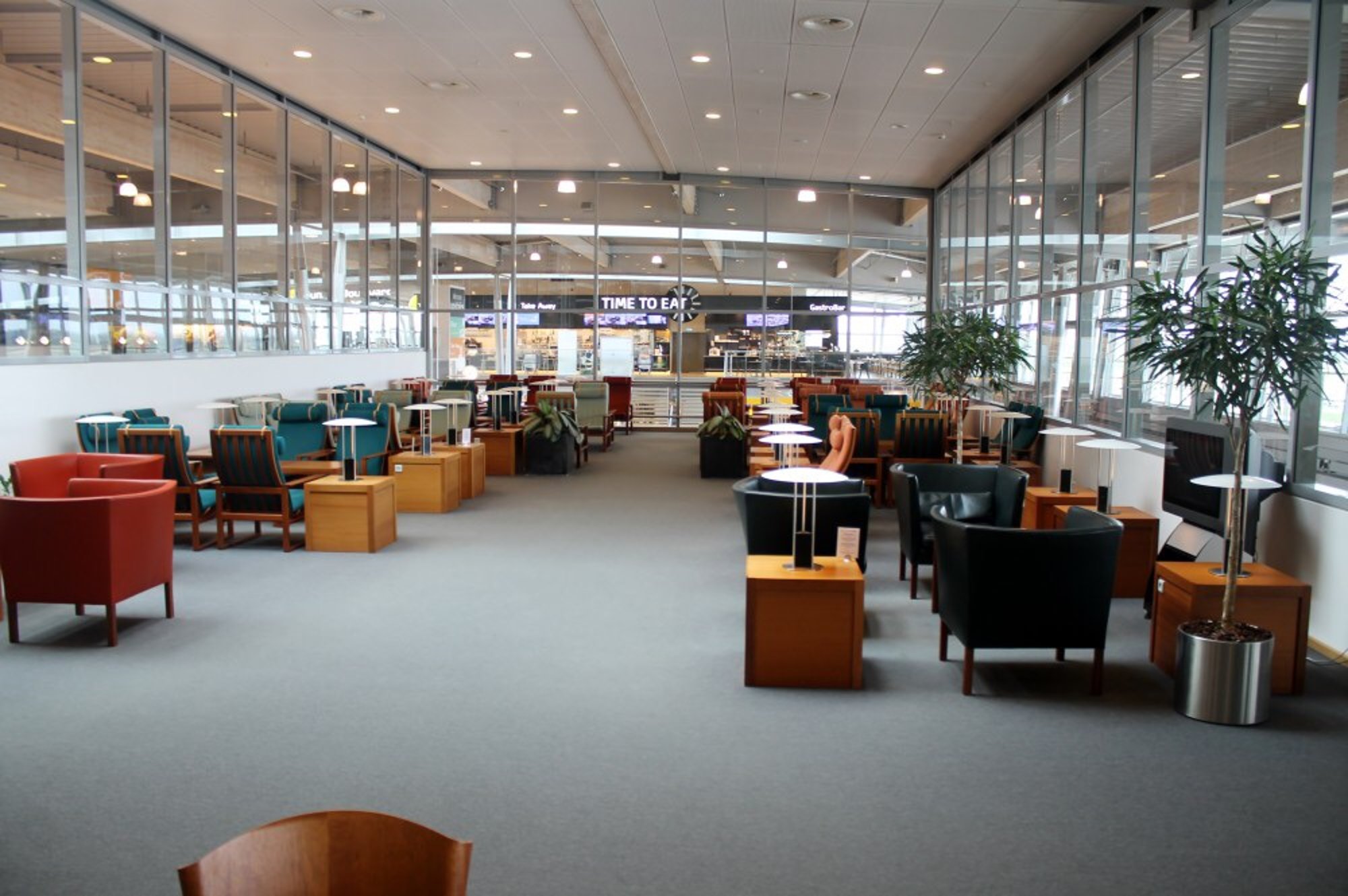 #3 of 5 images of King Amlet Lounge