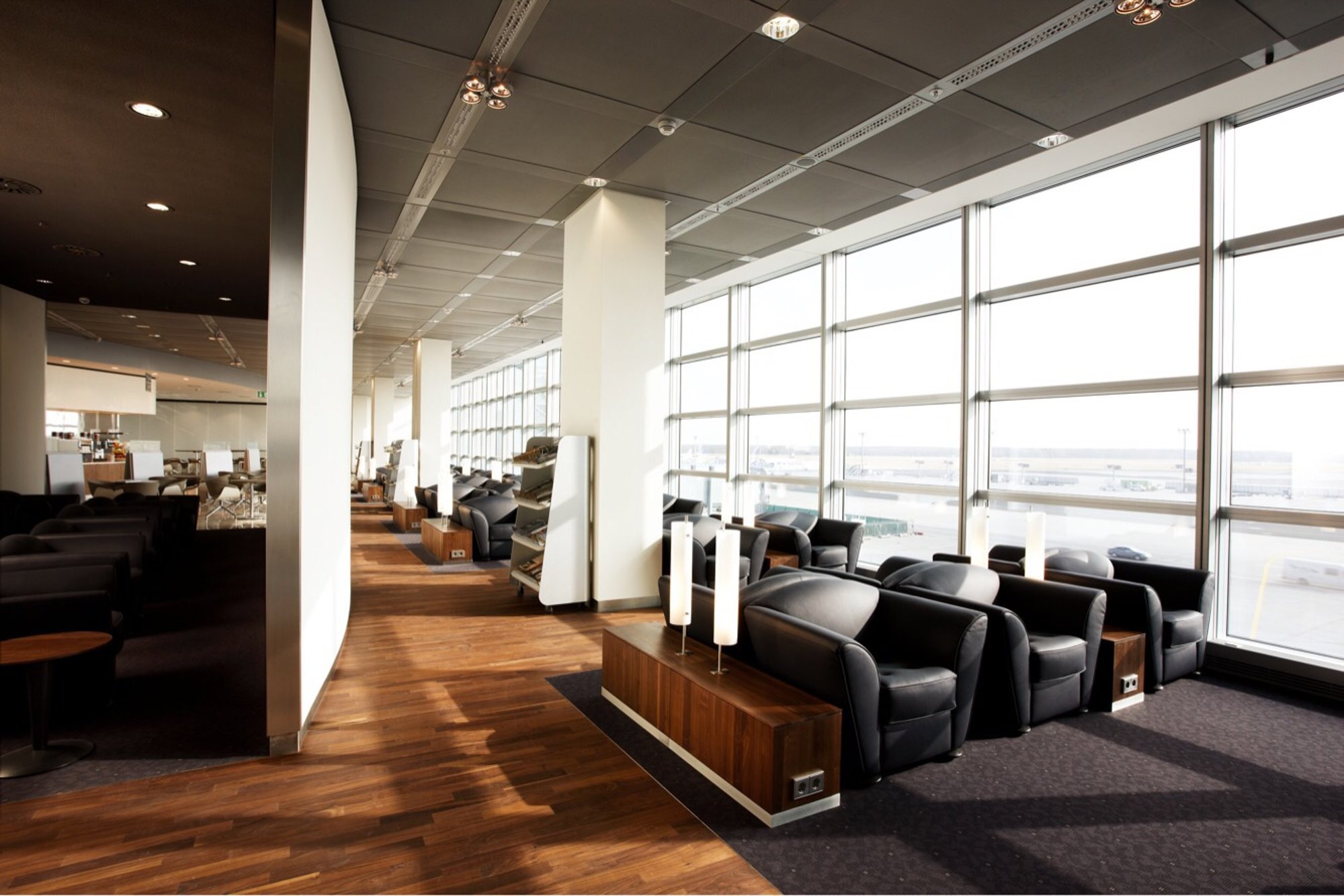 #1 of 5 images of Lufthansa Senator Lounge (Non-Schengen, Gate C15) (Temporarily Closed)