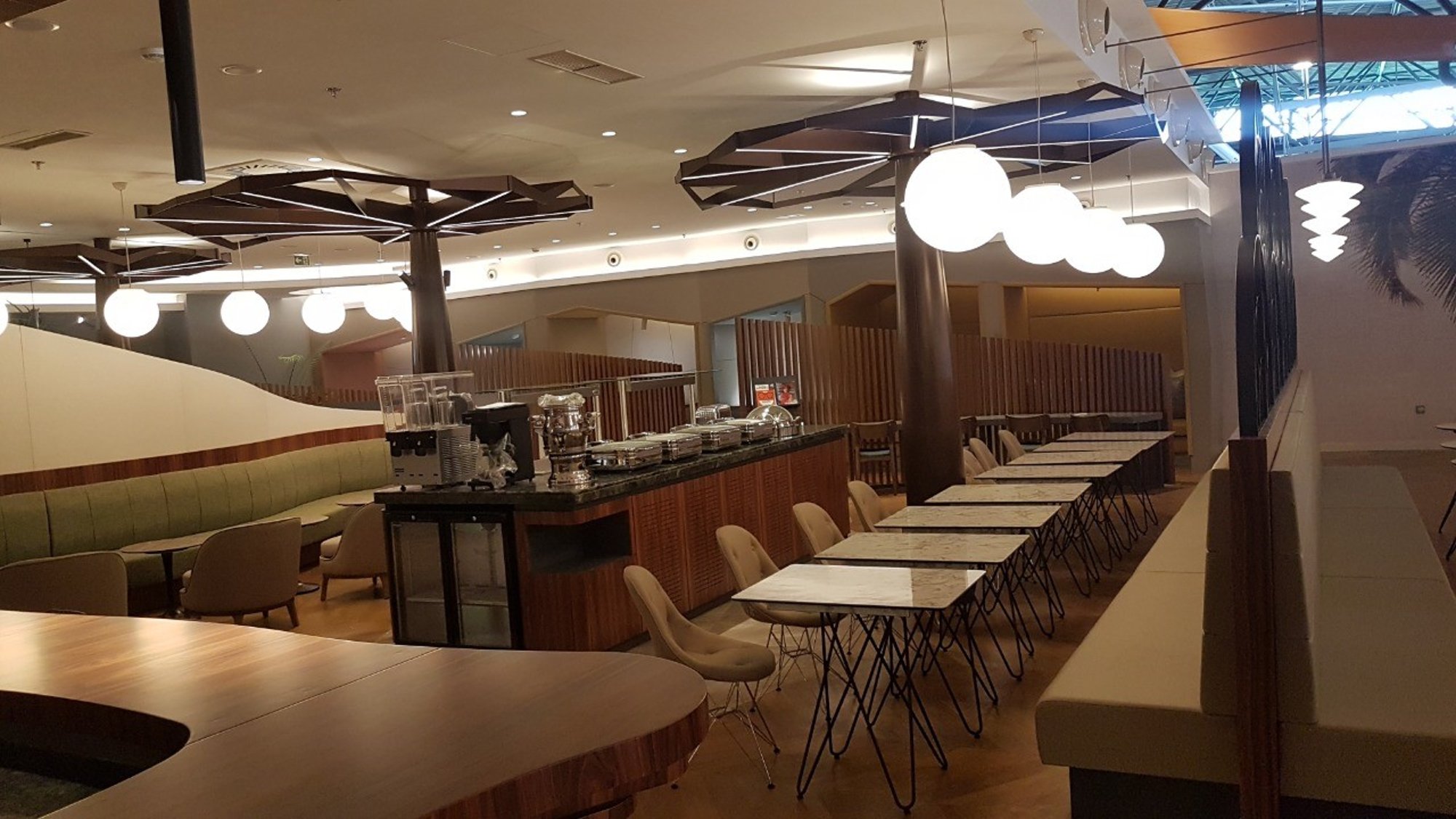 #2 of 5 images of Primeclass Lounge