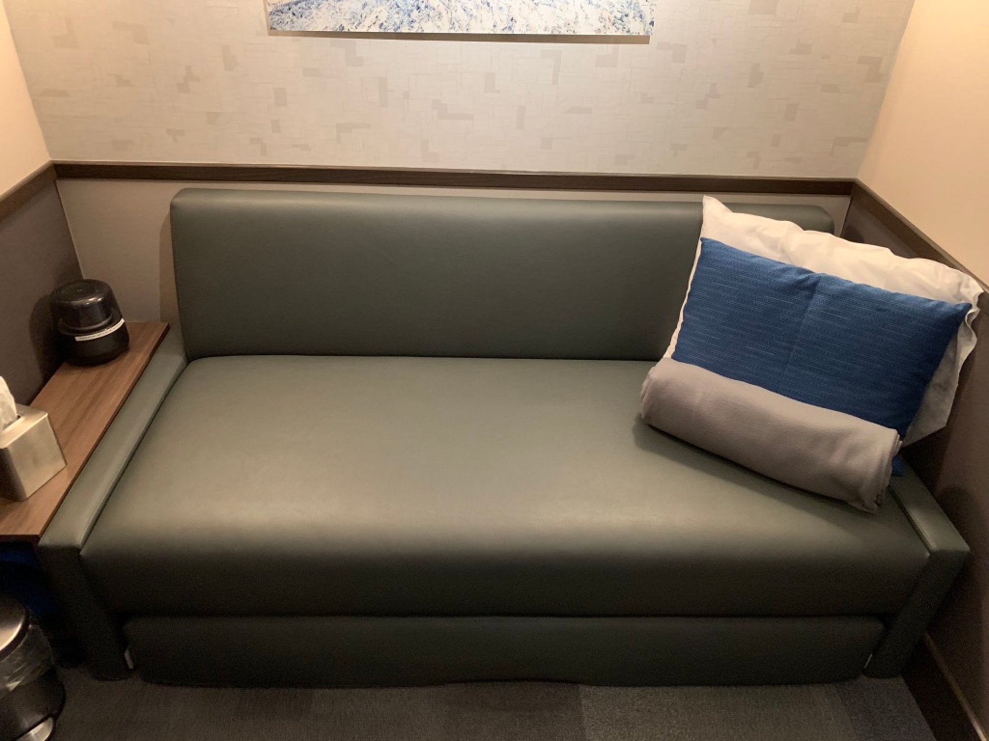 #2 of 5 images of Minute Suites (Main Atrium)