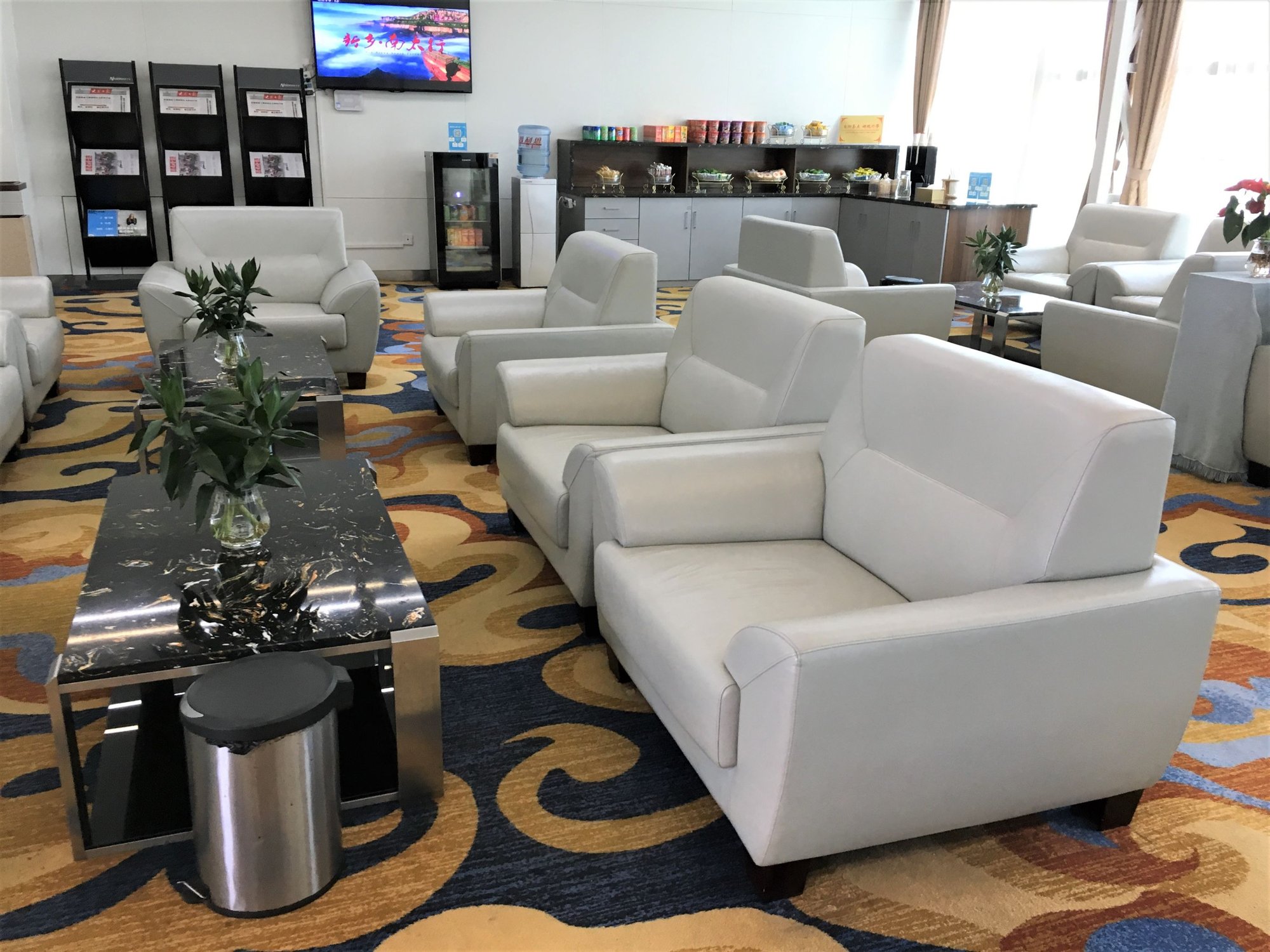 #4 of 5 images of First Class Lounge 4