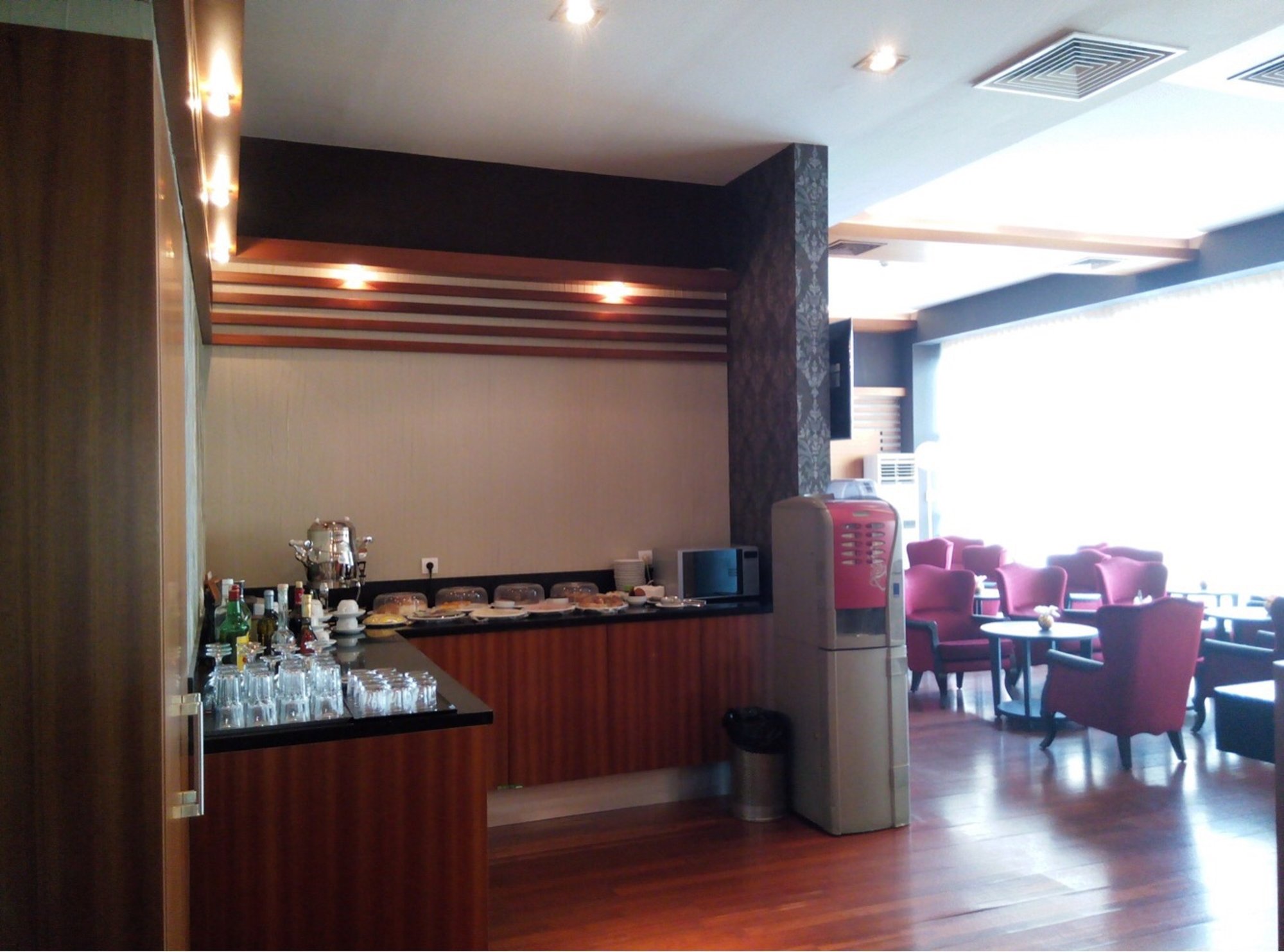 #1 of 2 images of Primeclass Lounge (Temporarily Closed)