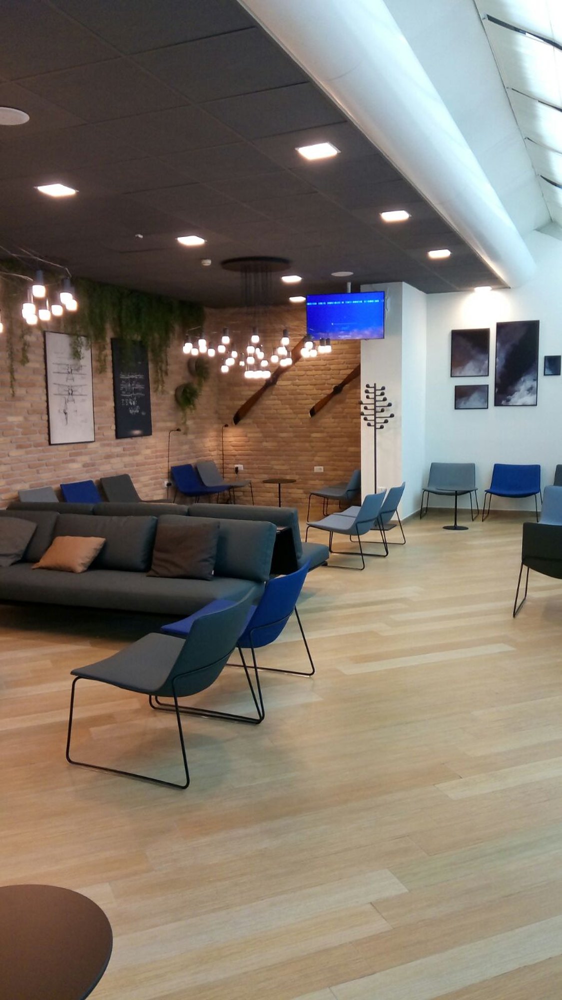 #1 of 5 images of Prima Vista Lounge Domus