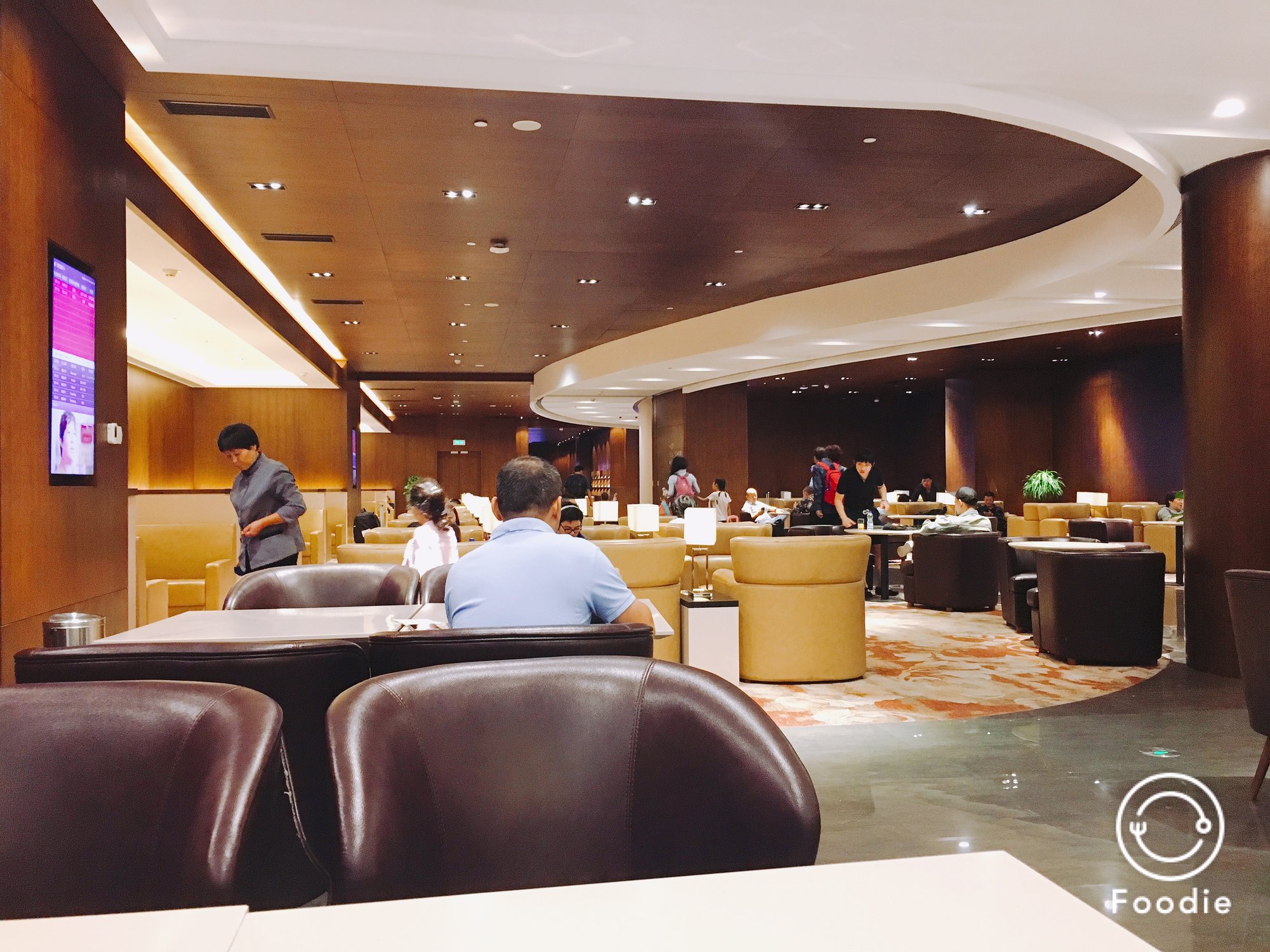 #3 of 3 images of No. 35 China Eastern Lounge