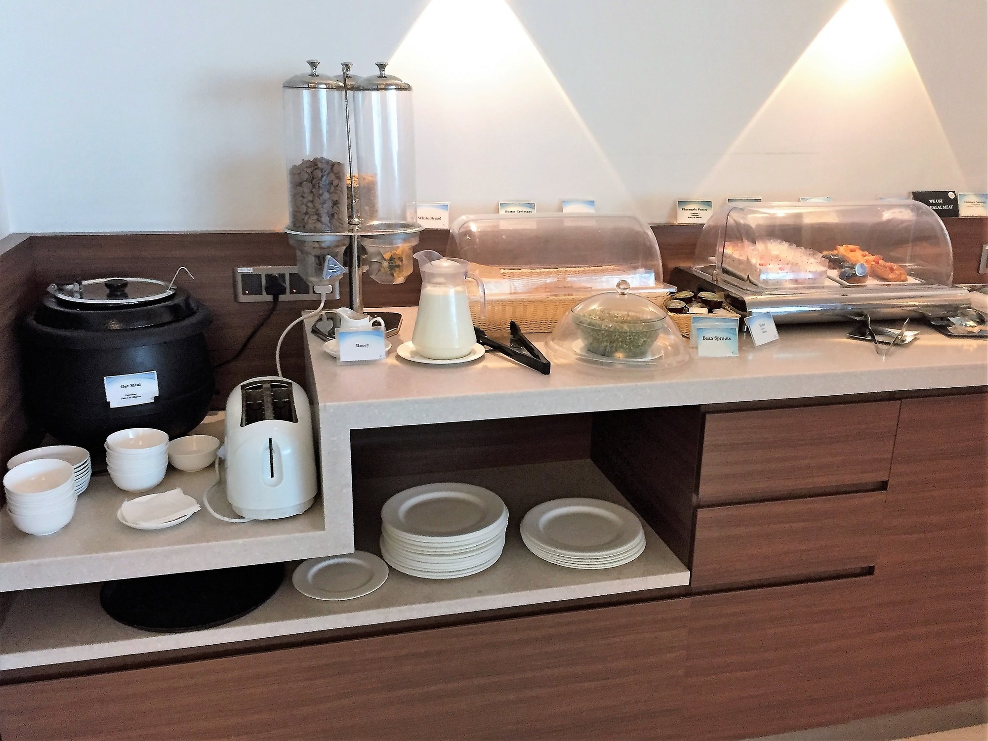 #4 of 5 images of Travel Club Lounge