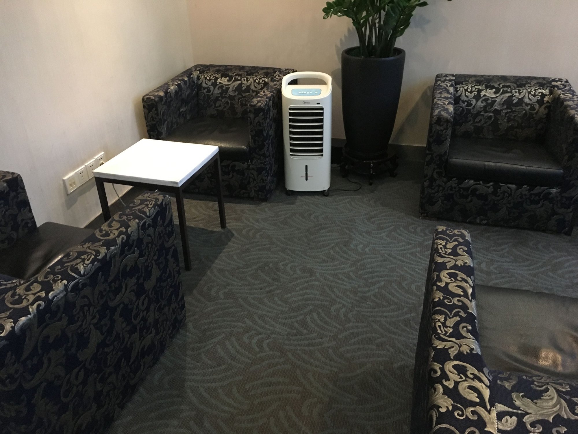 #5 of 5 images of Premier Lounge