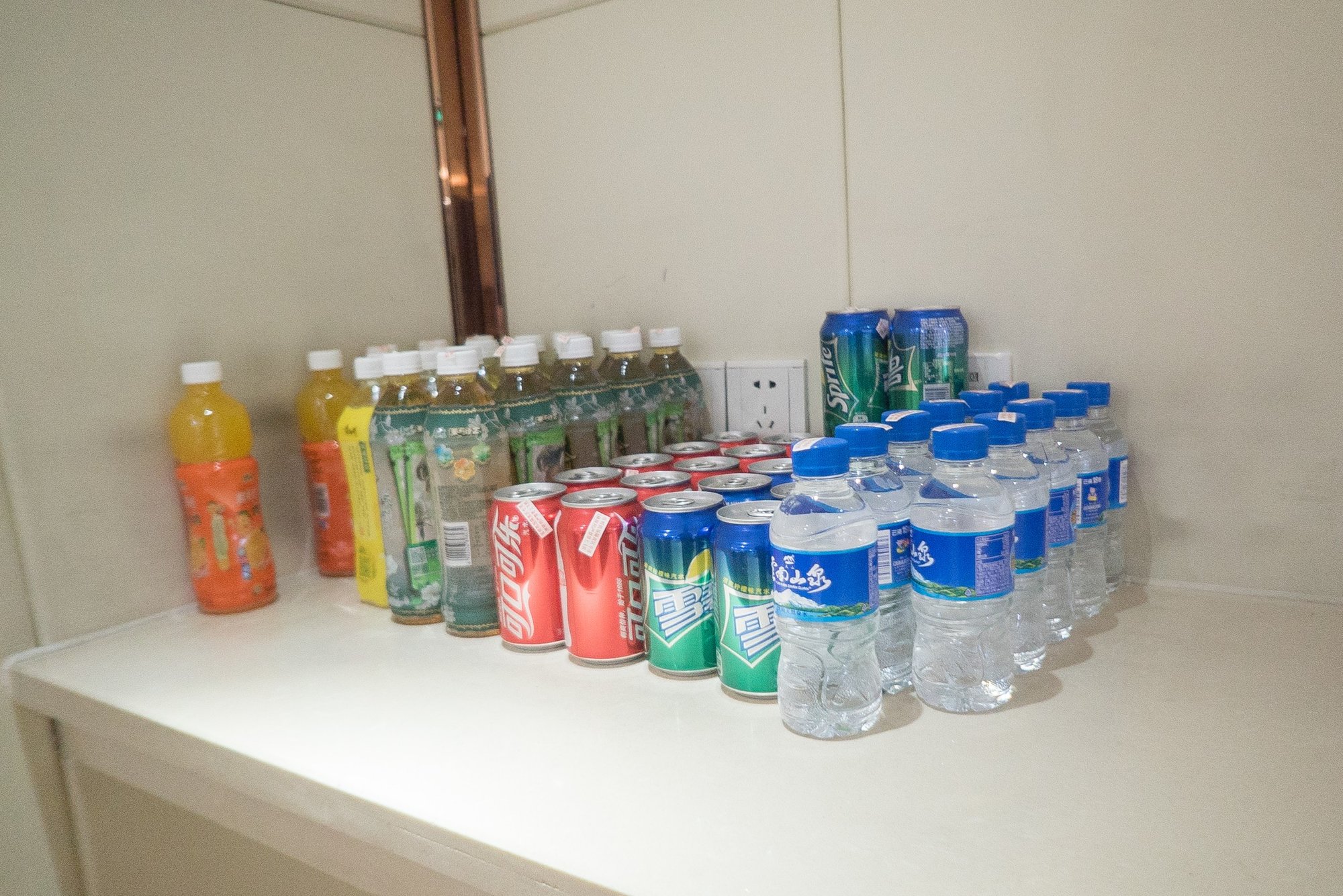 #4 of 5 images of Lucky Air Lounge