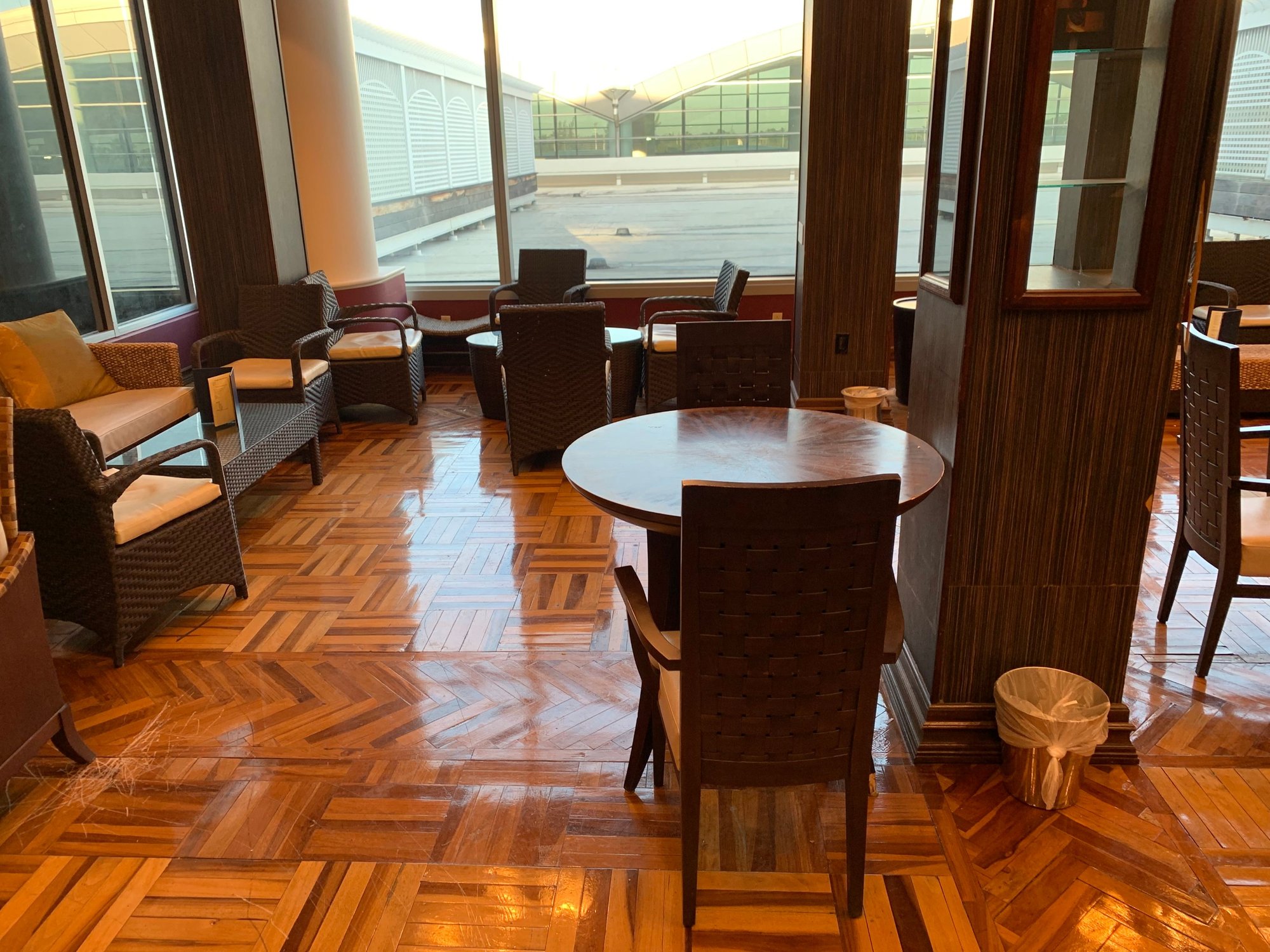 #3 of 5 images of Graycliff Divans Lounge (Temporarily Closed)