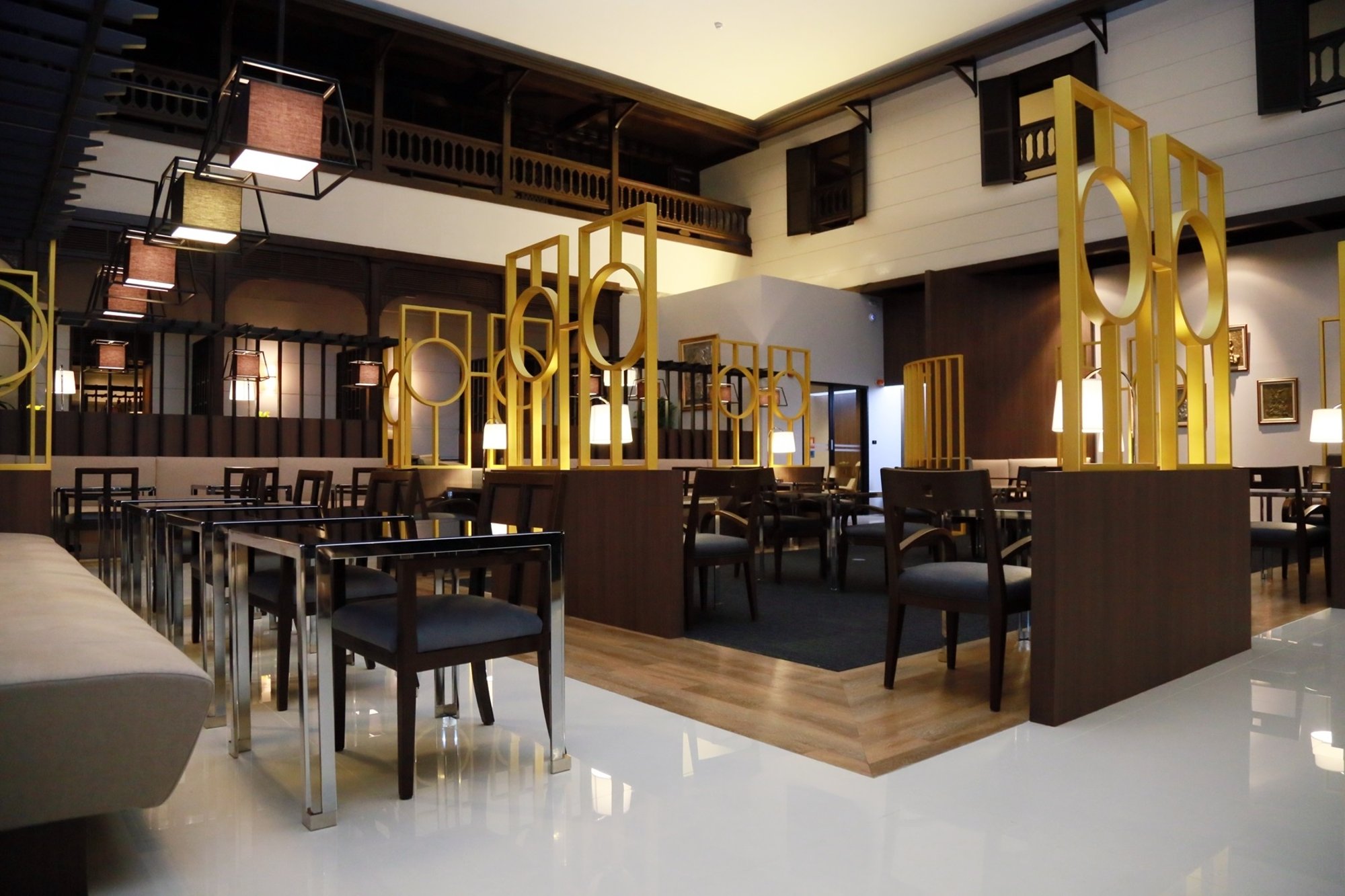 #1 of 5 images of Miracle Lounge No. 2