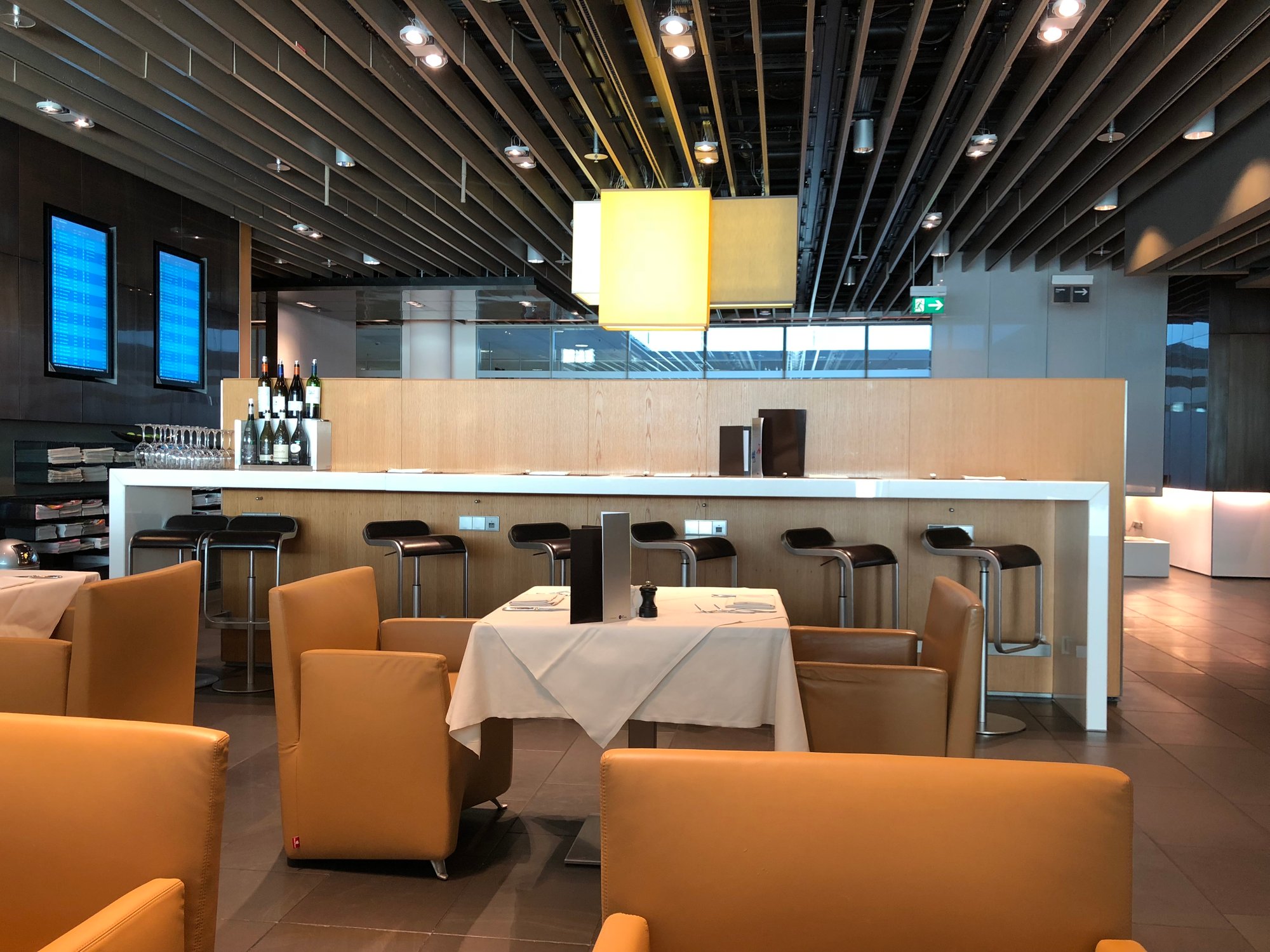 #4 of 5 images of Lufthansa First Class Lounge (Temporarily Closed)