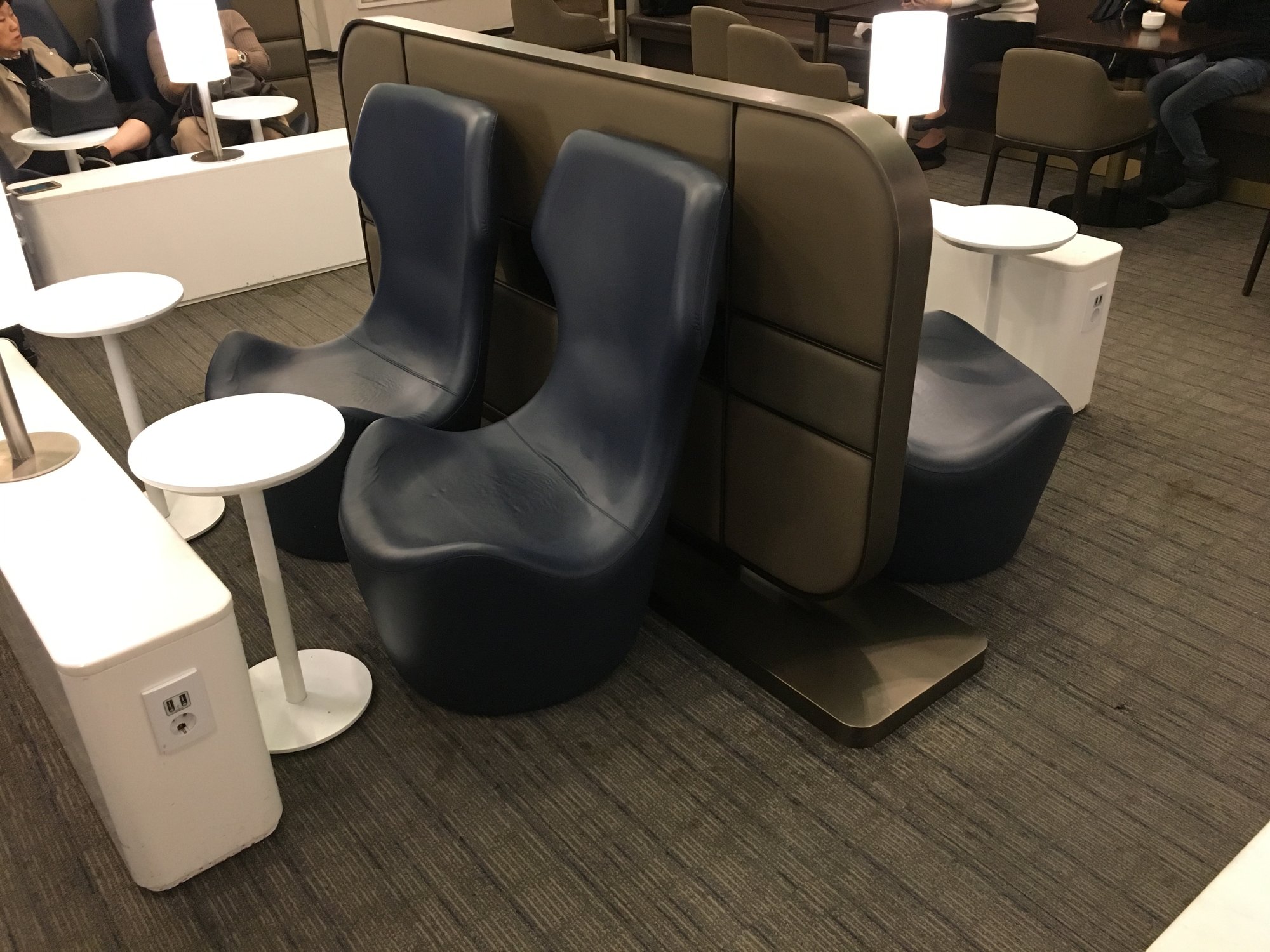 #2 of 5 images of Sky Hub Lounge West